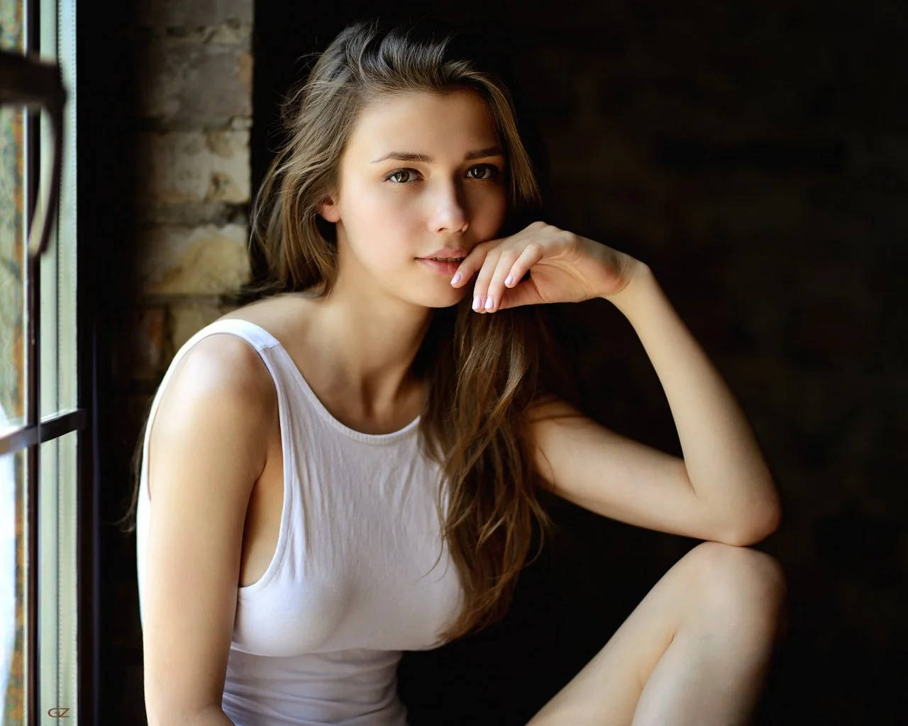 Chica Bonita, white tank top, window, HD Desktop Wallpaper