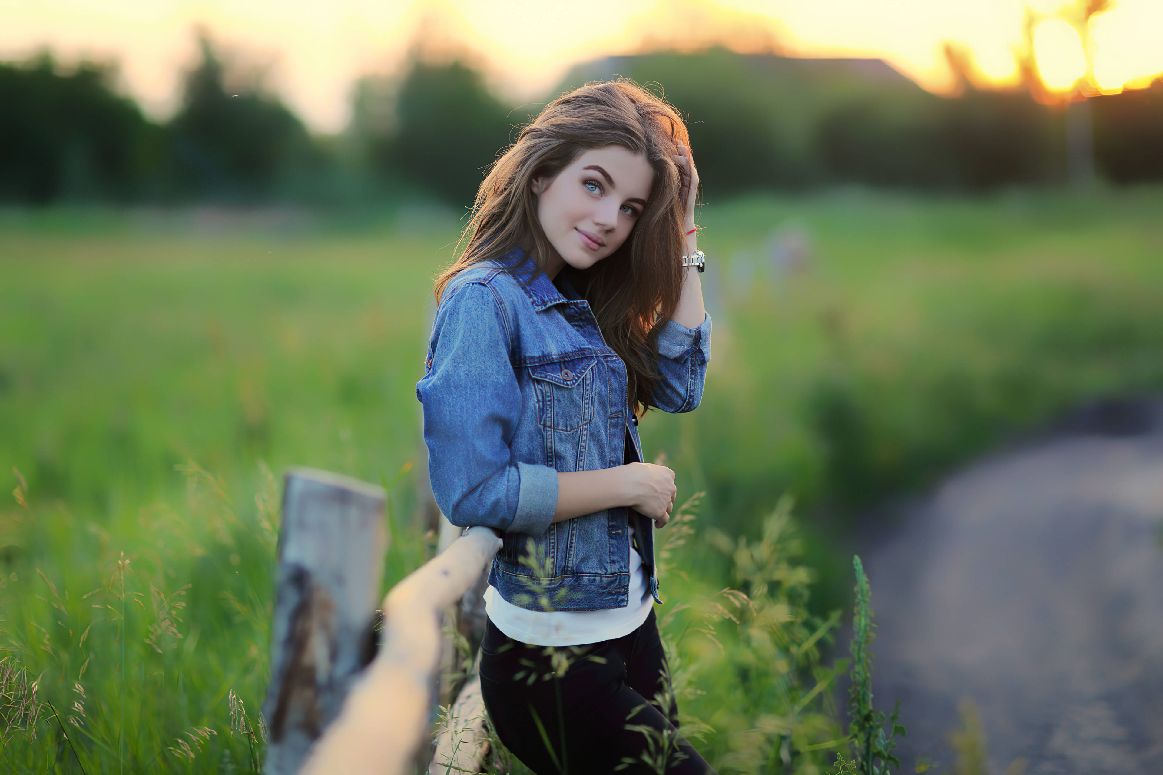 Chica Bonita, denim jacket, wooden fence, 4K Desktop Wallpaper