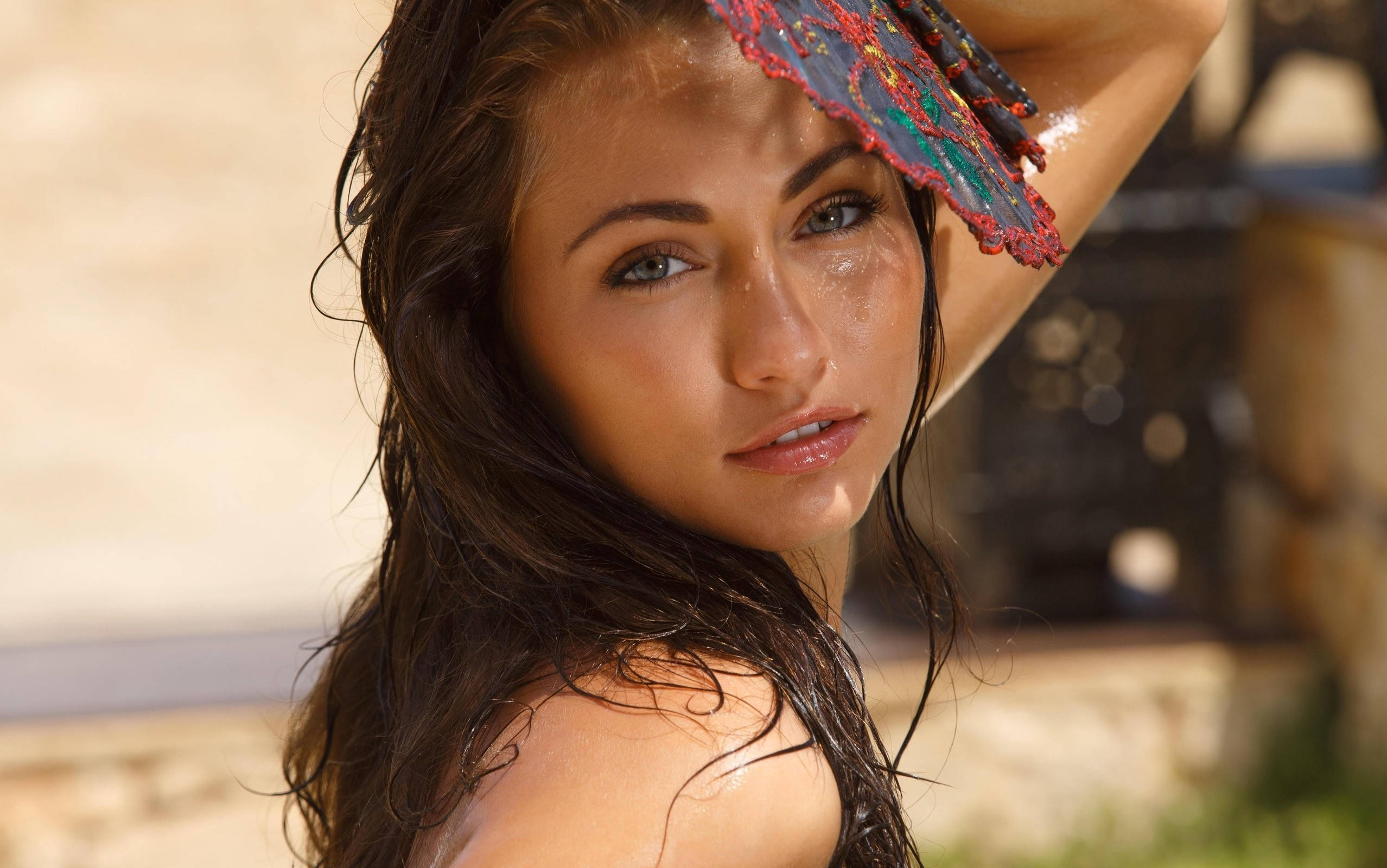 Chica Bonita, wooden fan, wet hair, Full HD Desktop Wallpaper