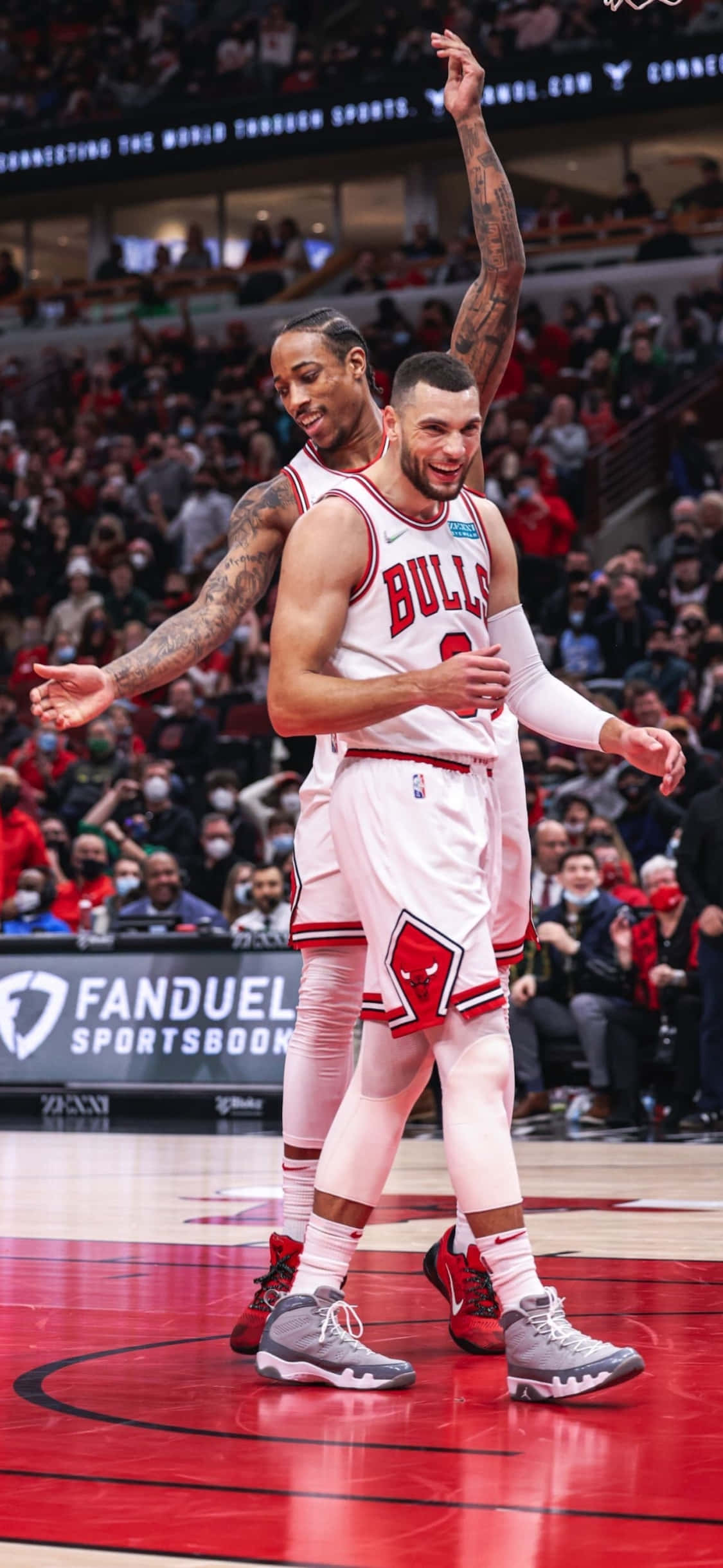 Chicago Bulls, iPhone 1125 x 2436, vibrant red court, Full HD Phone Wallpaper