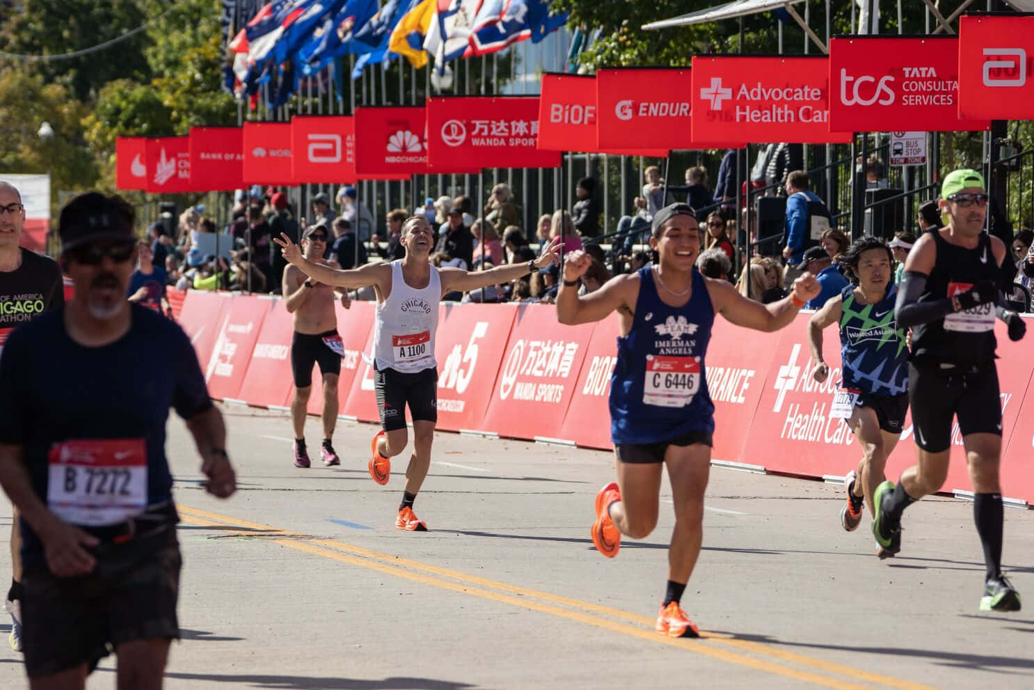 Chicago Marathon, finish line, vibrant red, HD Desktop Wallpaper