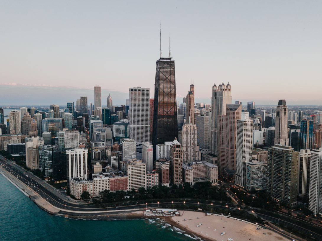 Chicago skyline, dusk, Lake Michigan shoreline, SD Desktop Wallpaper