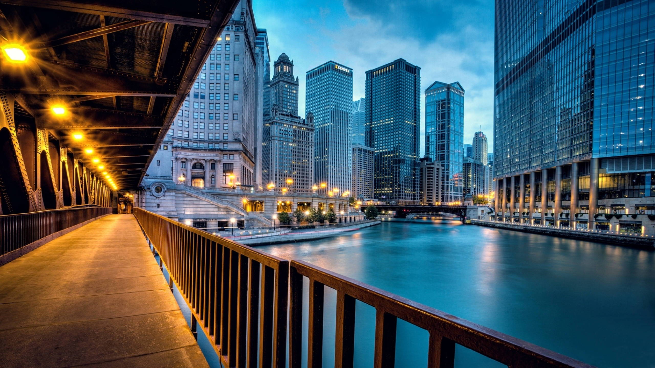Chicago River, street lights, twilight cityscape, 2K Desktop Wallpaper