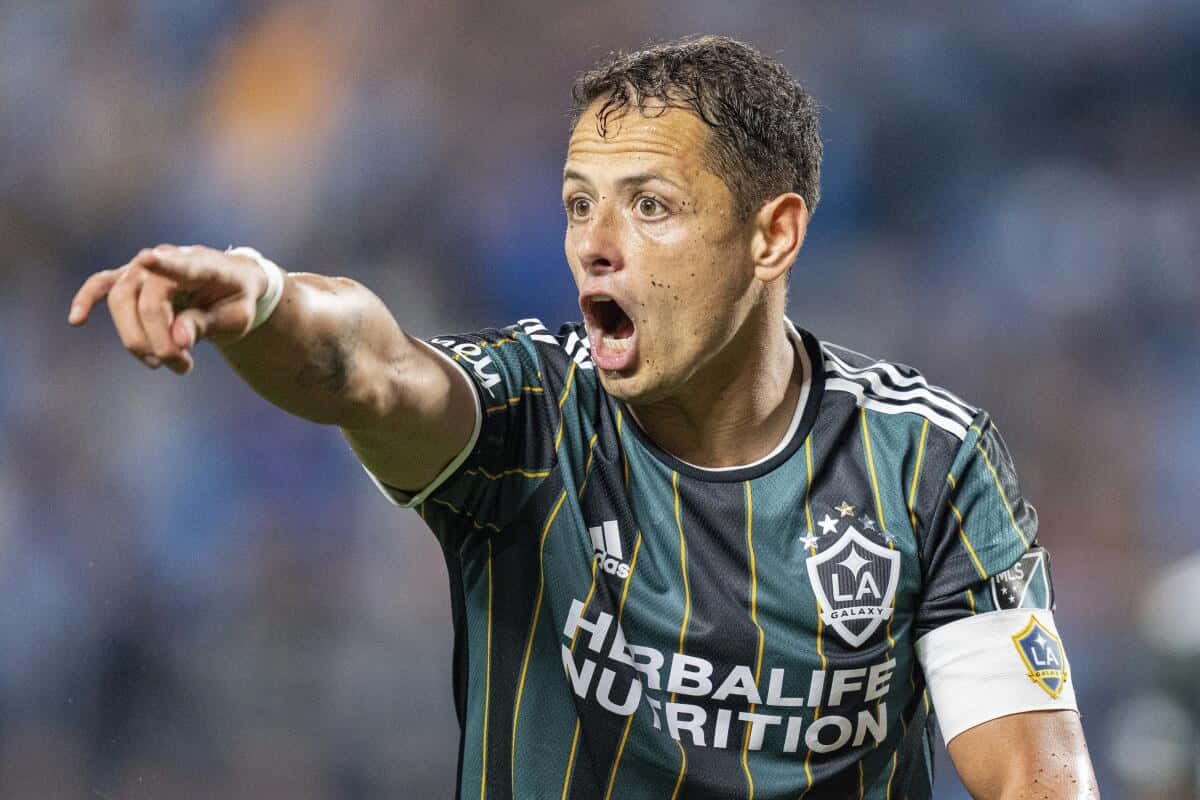 Chicharito, LA Galaxy, dark green and yellow striped jersey, SD Desktop Wallpaper