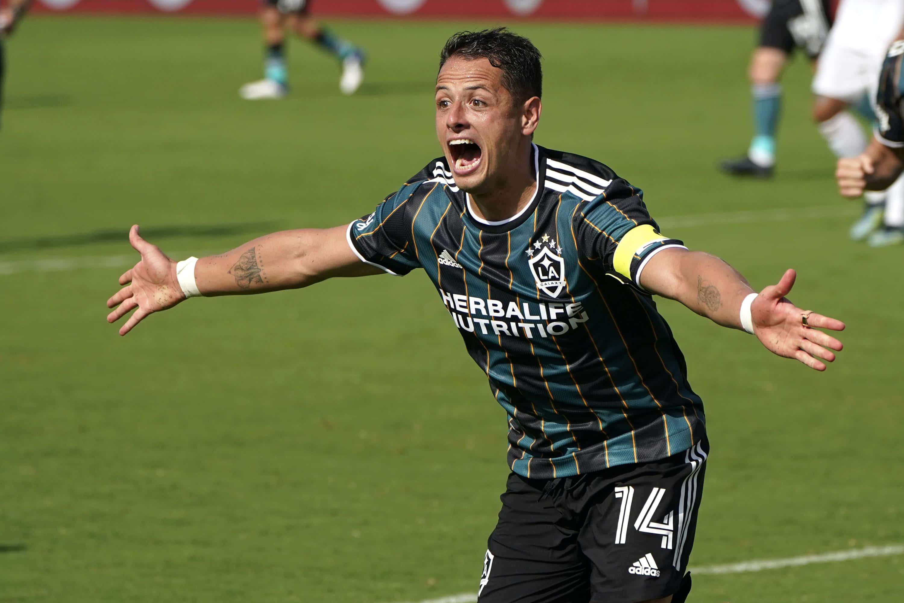 Chicharito, L A Galaxy, black and teal striped jersey, 2K Desktop Wallpaper