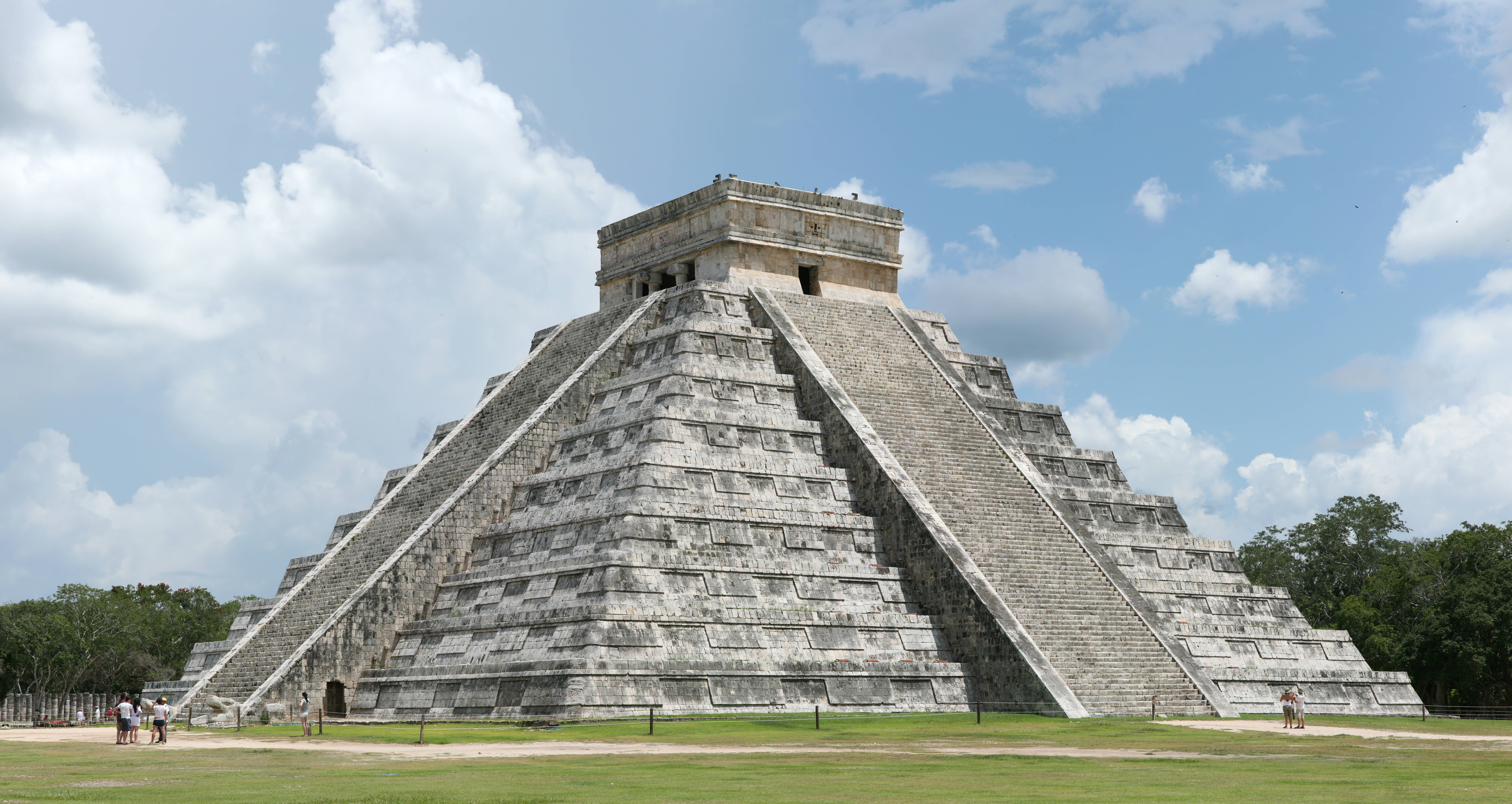 Chichen Itza, cloudy sky, massive ancient Mayan pyramid, 8K Desktop Wallpaper