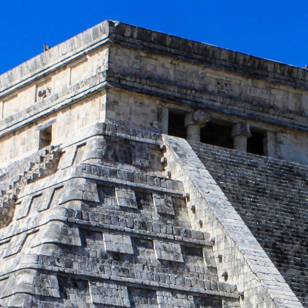 Chichen Itza, ancient stone pyramid, weathered steps, SD Desktop Wallpaper