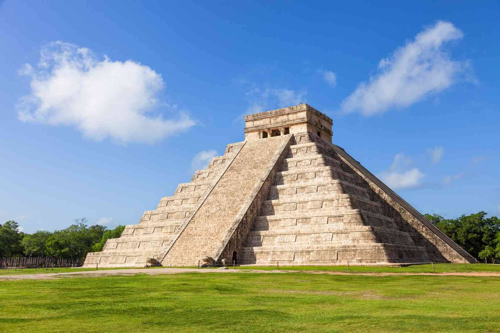 Chichen Itza, bright blue sky, fluffy white clouds, HD Desktop Wallpaper