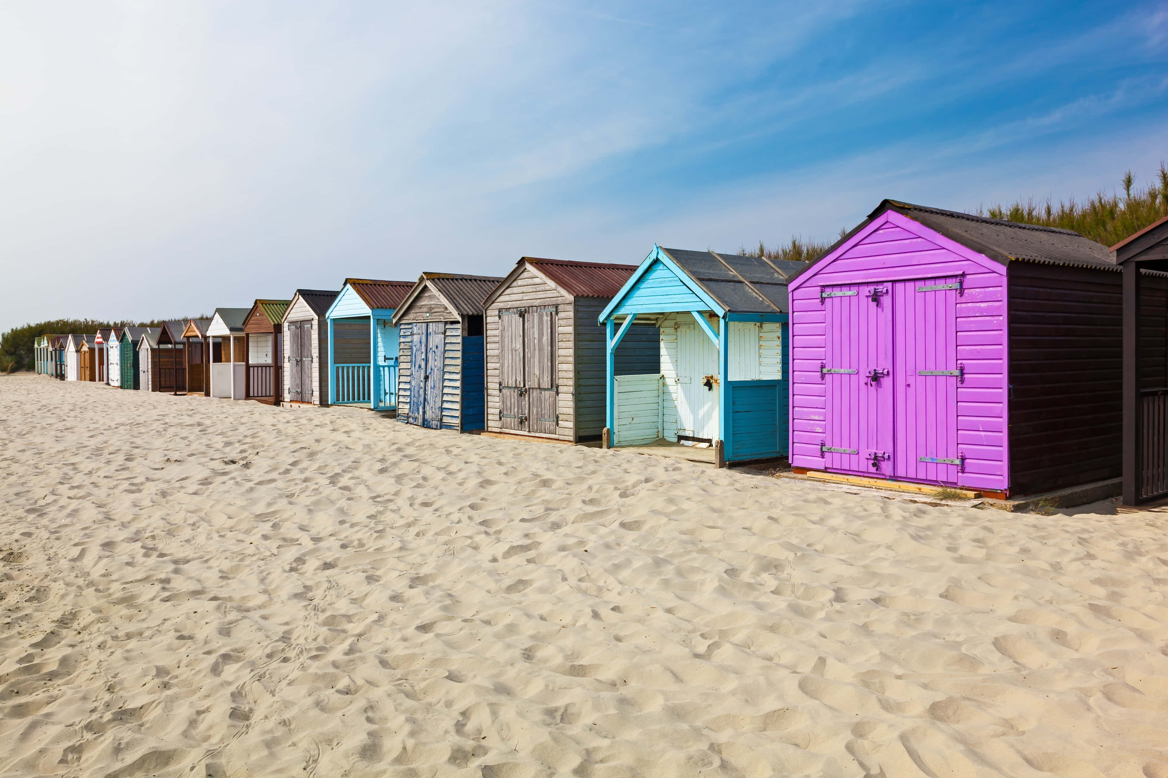 Chichester, beach huts, sandy shore, 4K Desktop Wallpaper