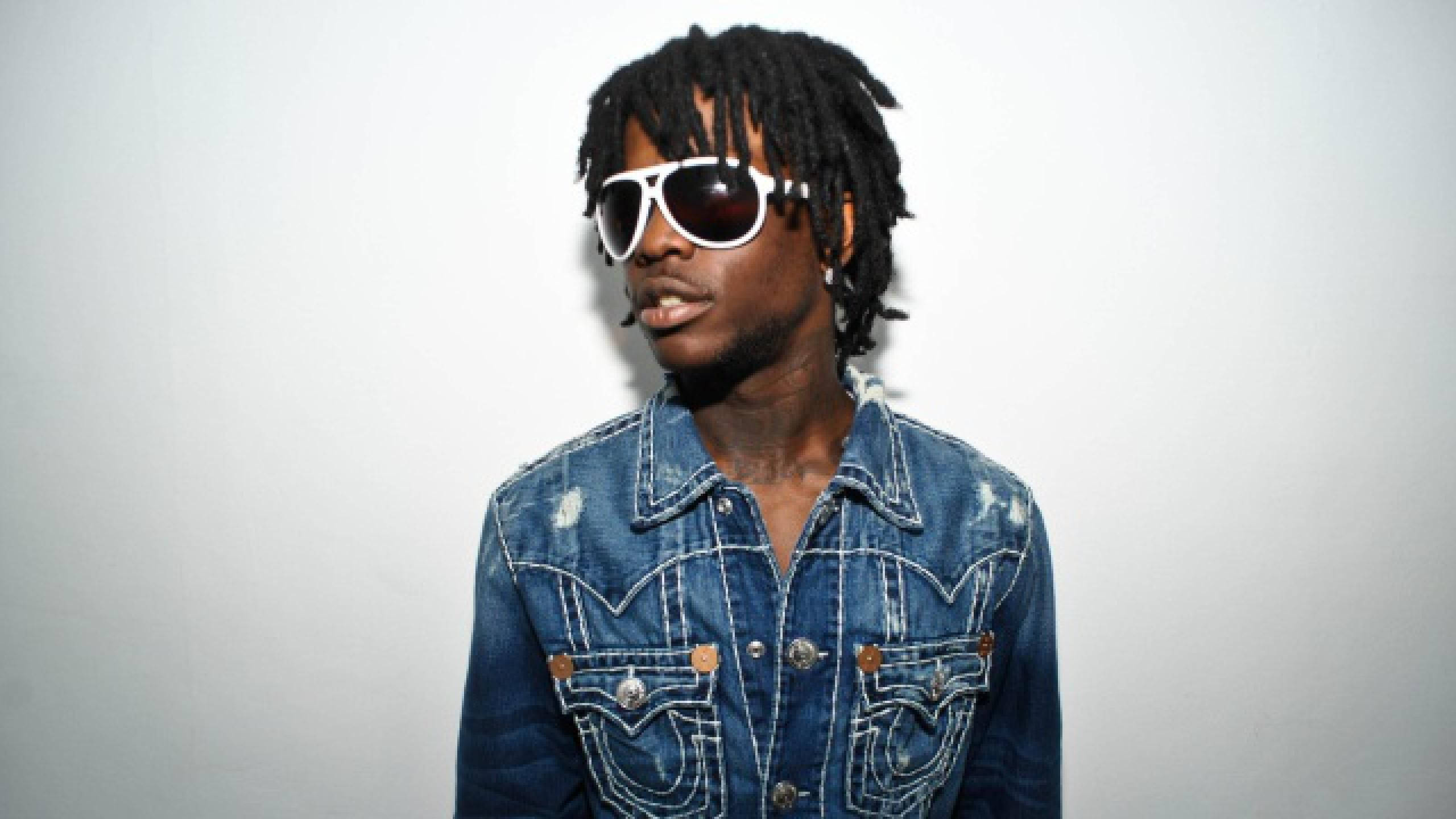 Chief Keef, dreadlocks, white-framed sunglasses, 2K Desktop Wallpaper