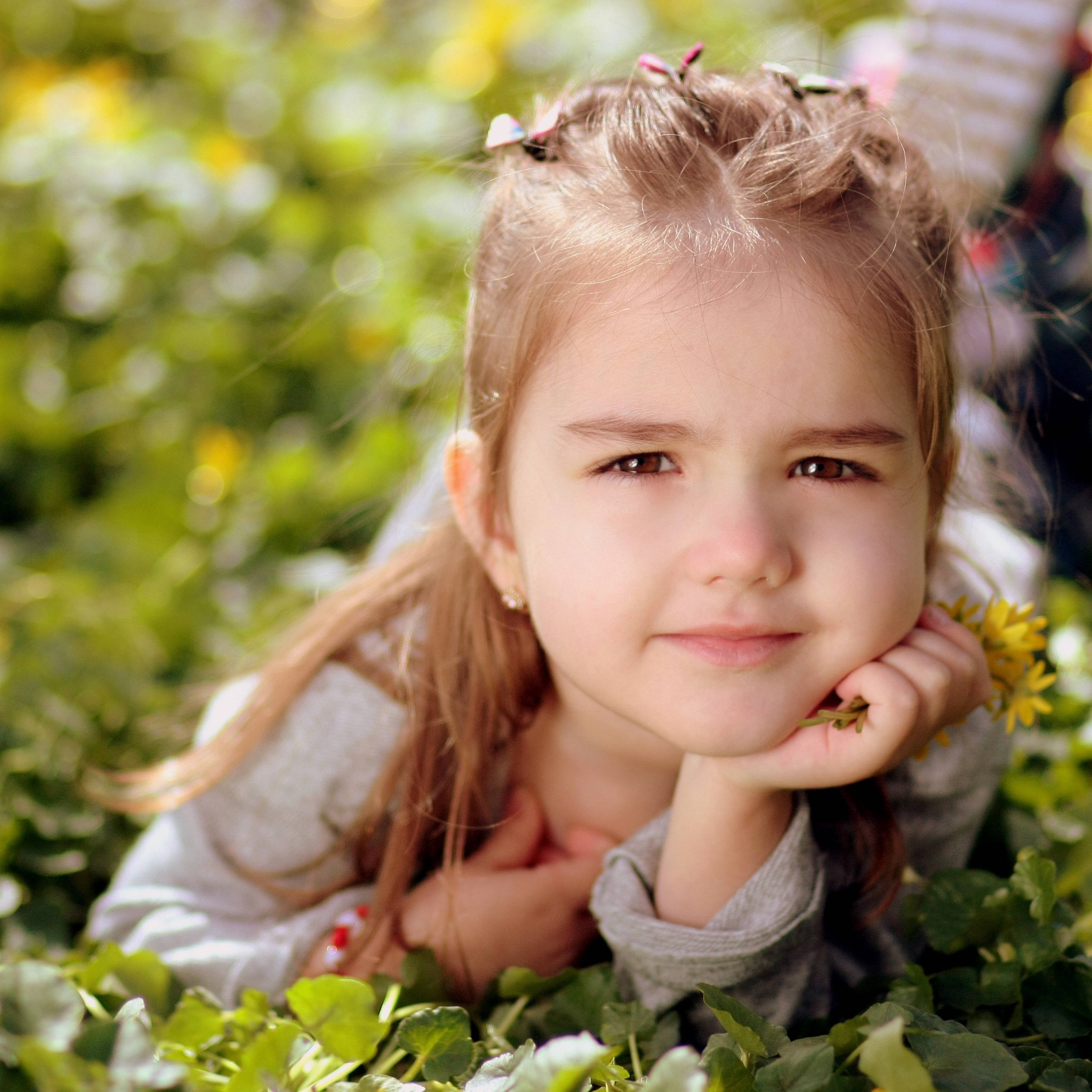girl child, braided hair, green clover, 2K Desktop Wallpaper