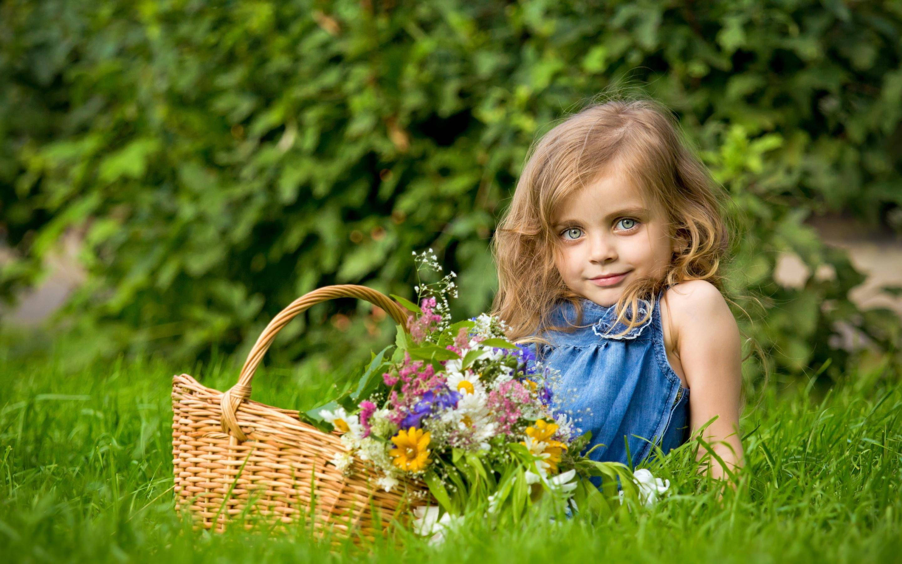 girl child, blonde hair, blue eyes, 2K Desktop Wallpaper