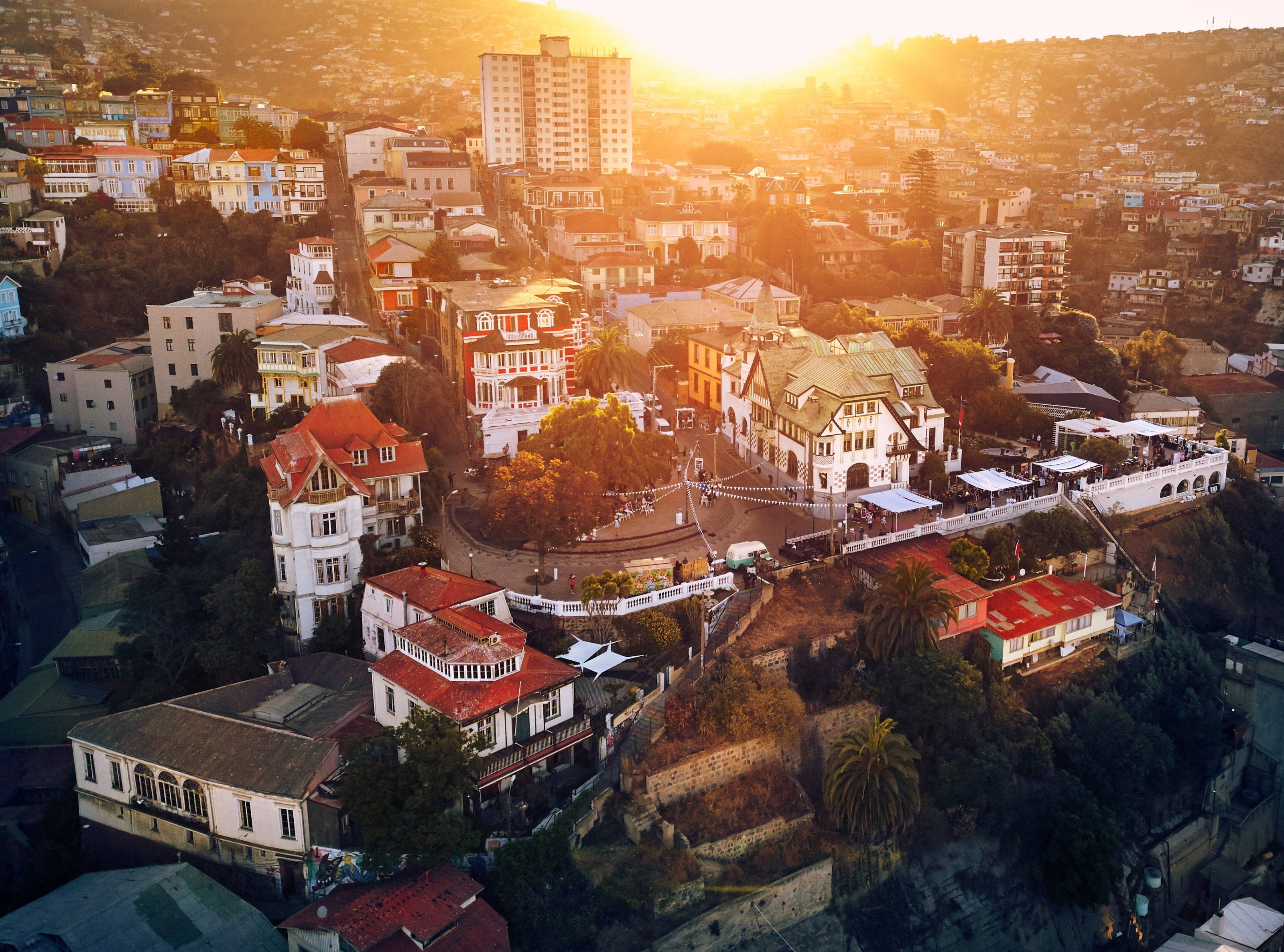 residential area in chile, colorful hillside houses, golden sunset light, 2K Desktop Wallpaper