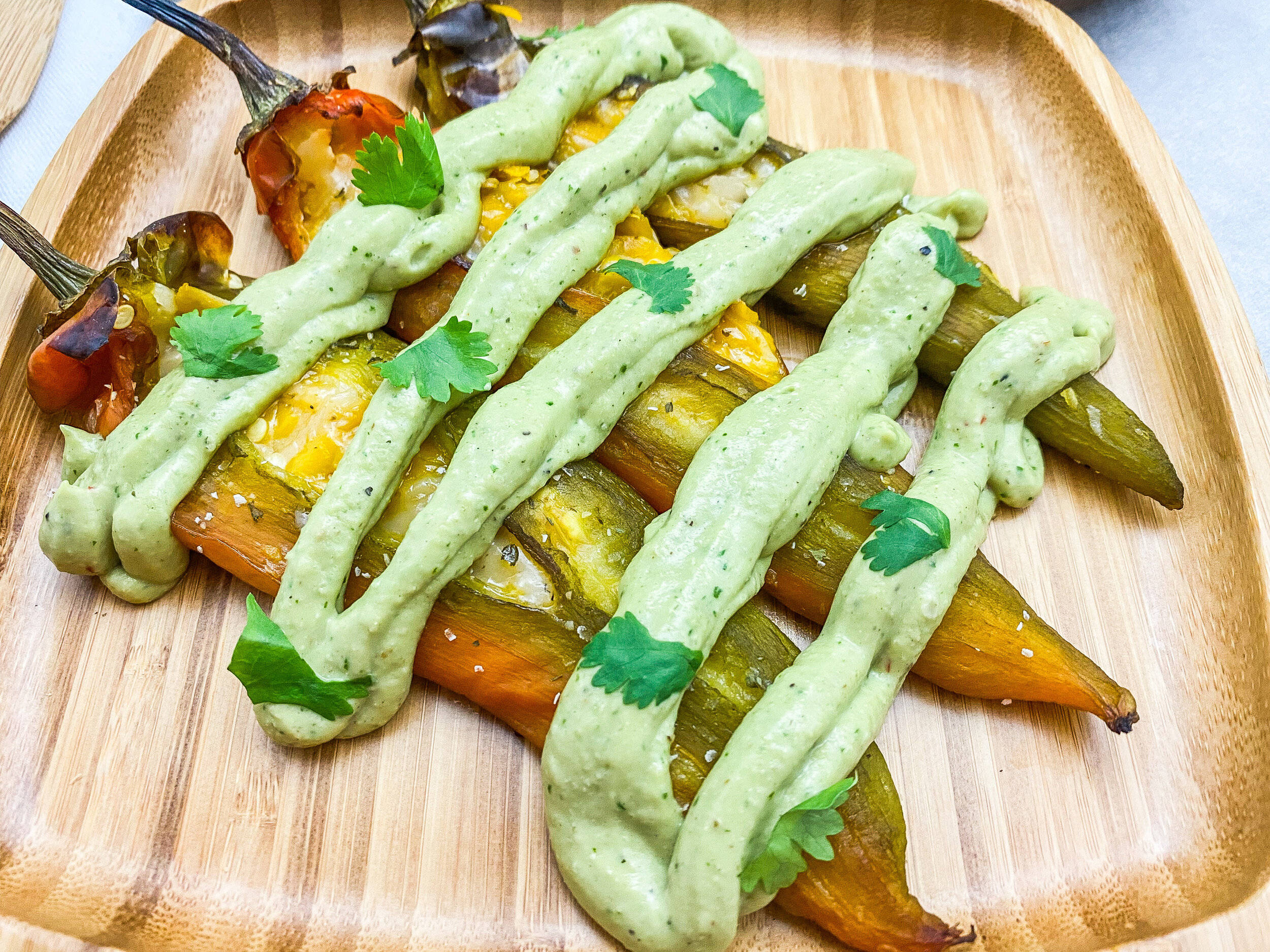 vegan chili relleno, avocado crema, roasted colorful peppers, Full HD Desktop Wallpaper