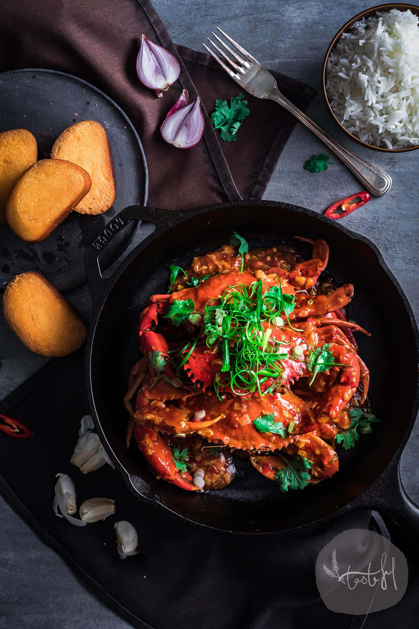 chilli crab, potato slices, cast iron skillet, Full HD Phone Wallpaper