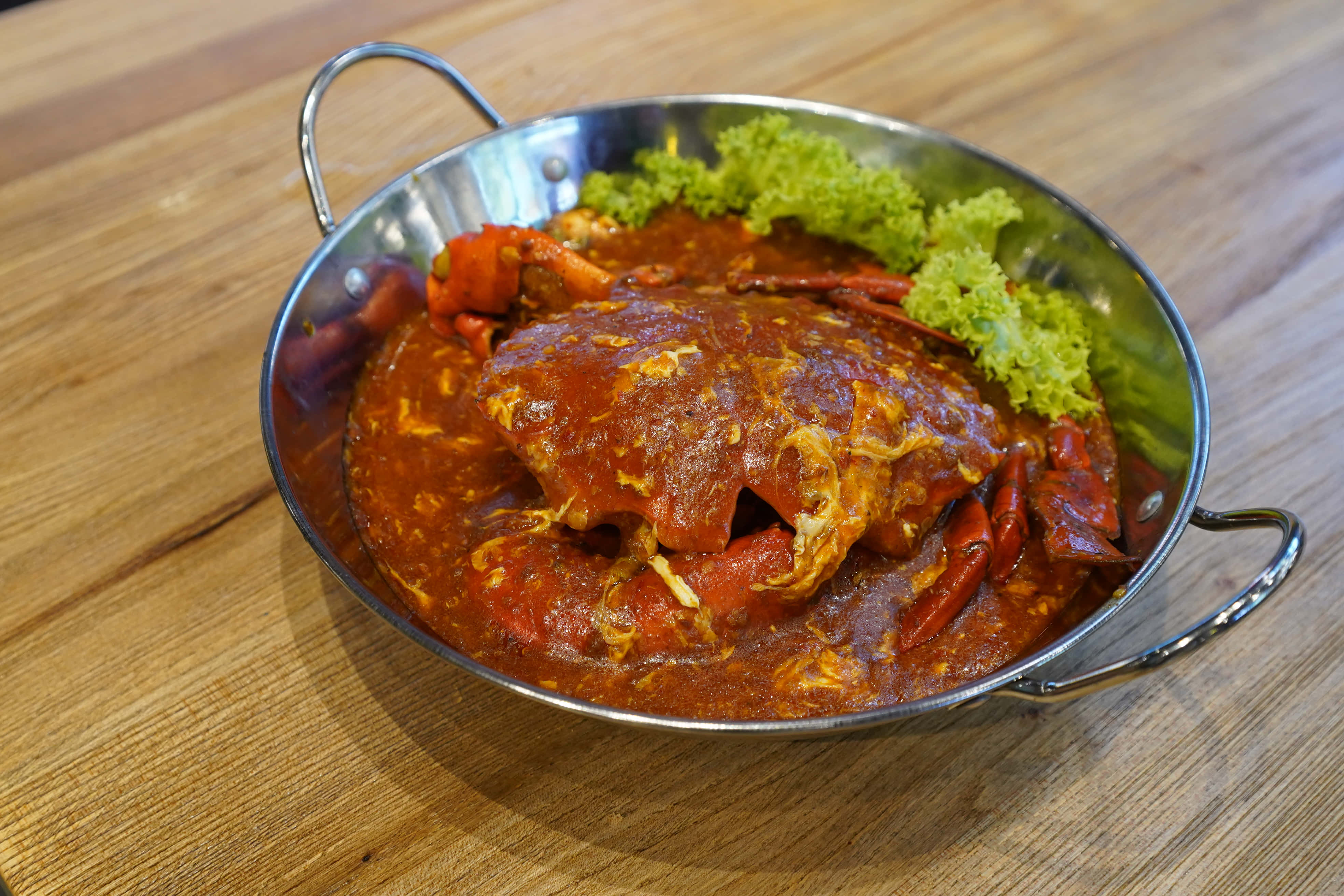 whole pan of chilli crab, steaming metal pot, rich red crab curry, 4K Desktop Wallpaper