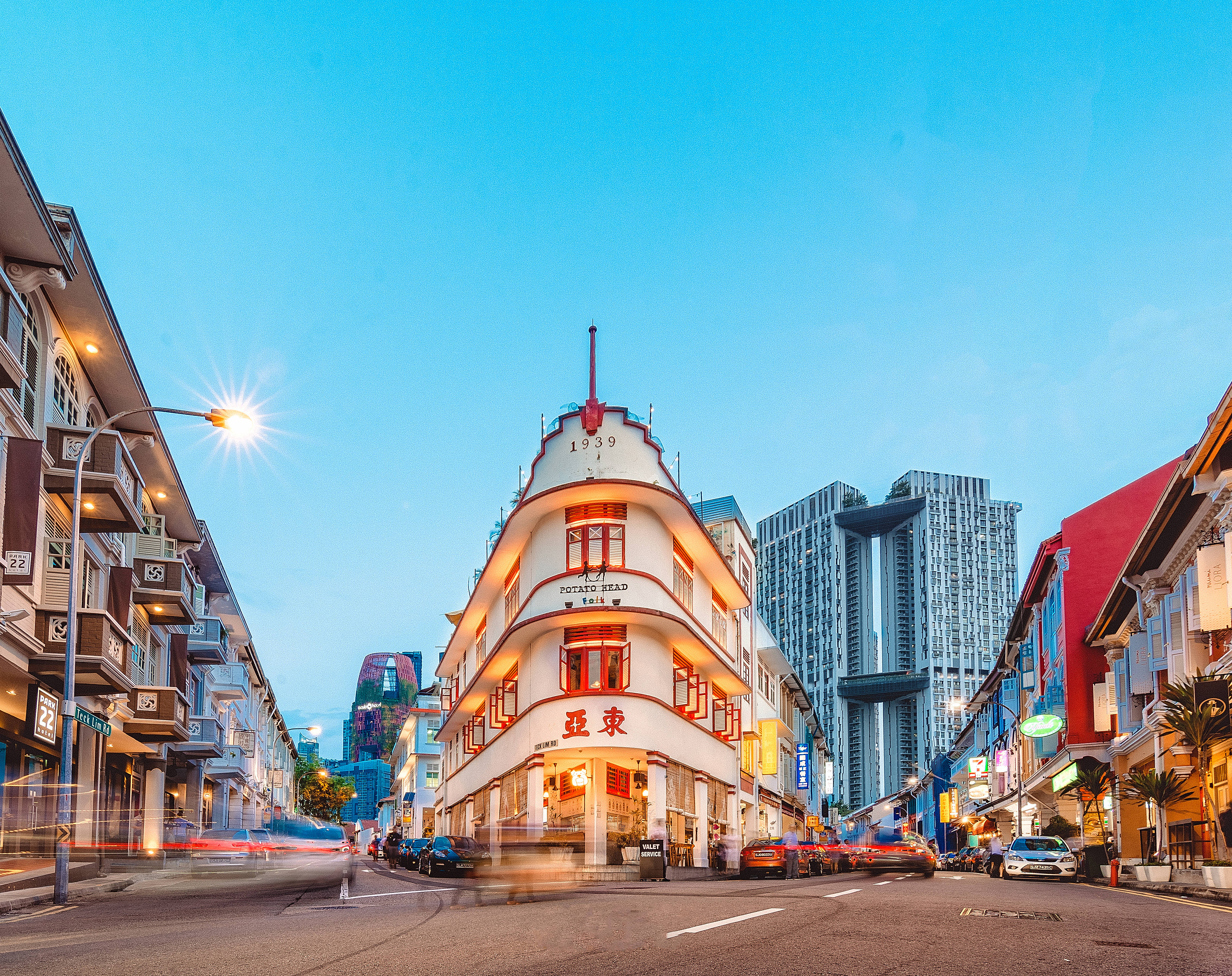Chinatown Singapore, Art Deco building, white, 4K Desktop Wallpaper
