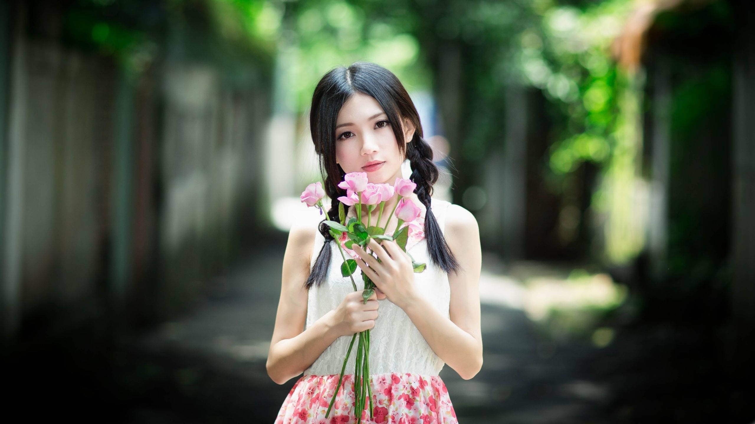 Chinese Girl, braid hairstyle, pink roses, 2K Desktop Wallpaper