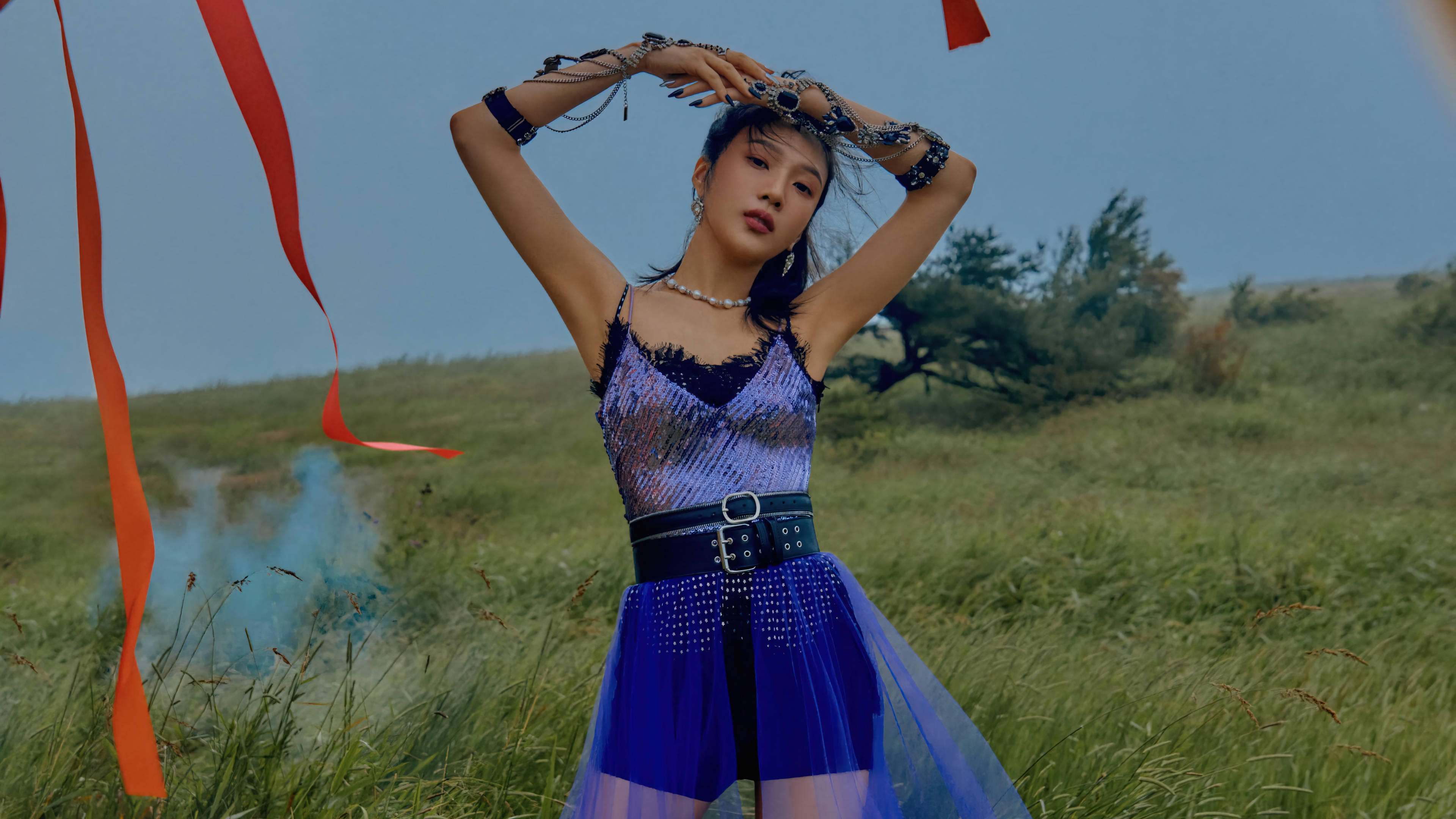 Chinese Woman, sparkling blue outfit, grassy field, 4K Desktop Wallpaper
