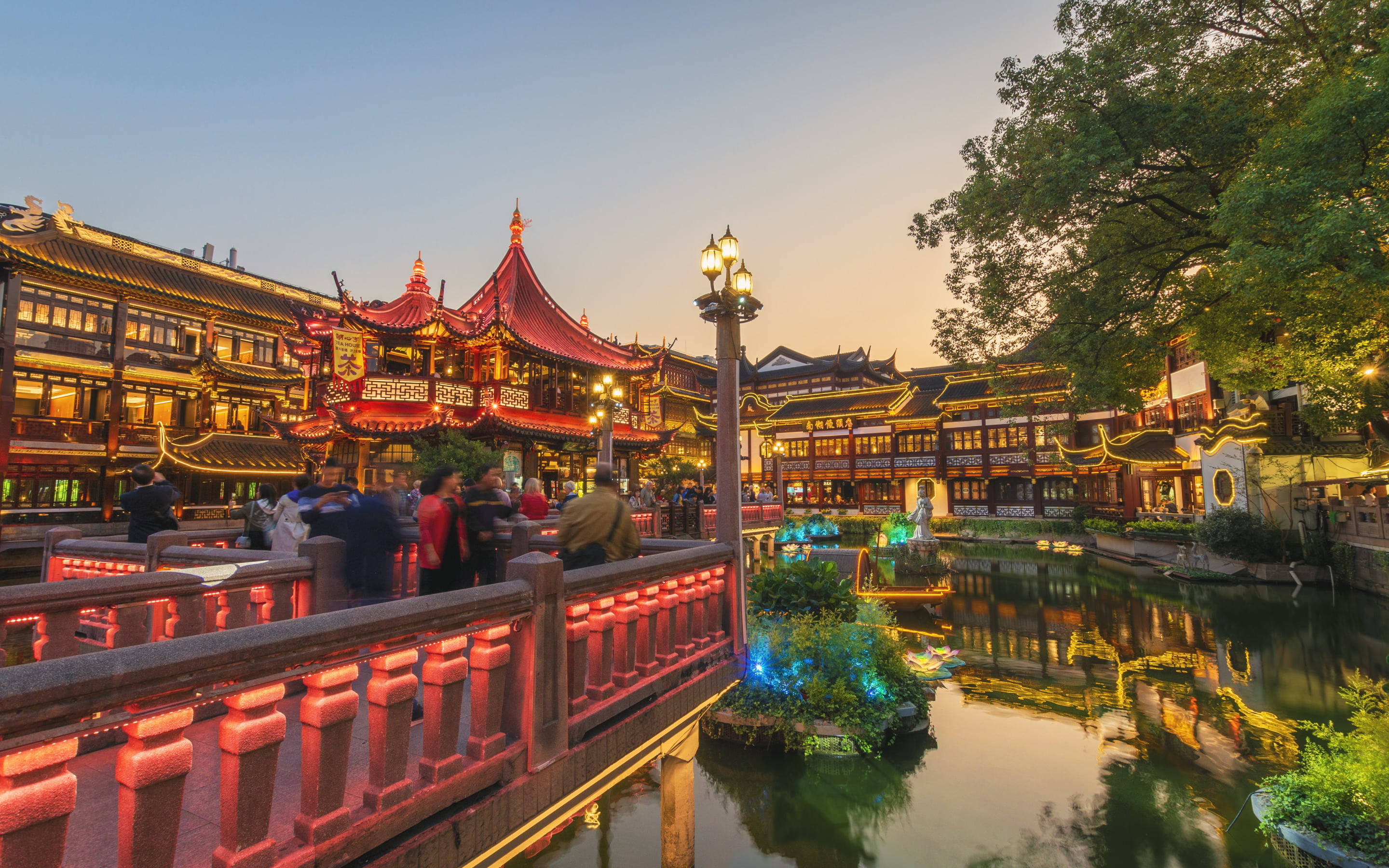 Chinese Houses, canal, glowing lanterns, 2K Desktop Wallpaper