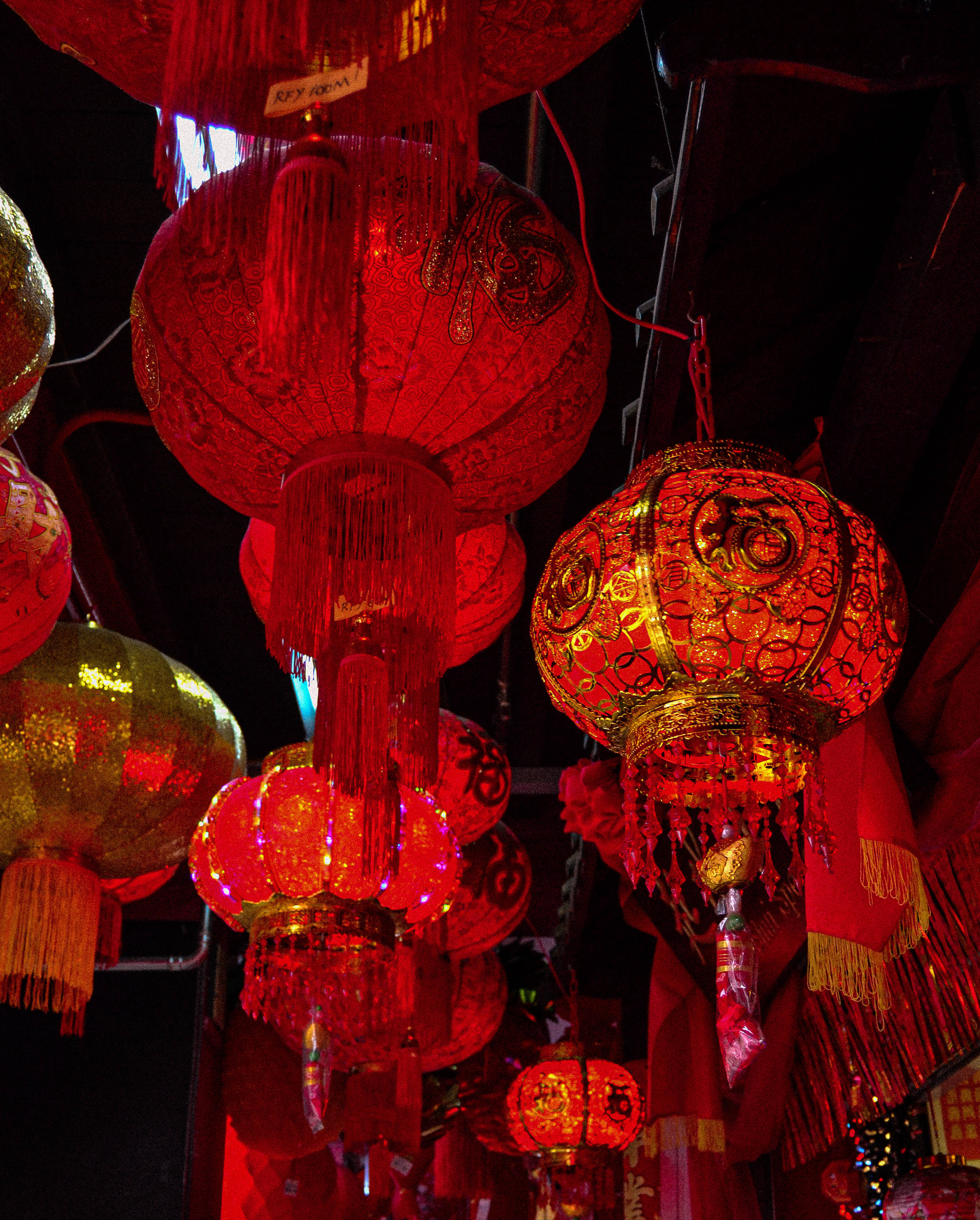 Chinese New Year, lucky lanterns, red and gold, 2K Phone Wallpaper