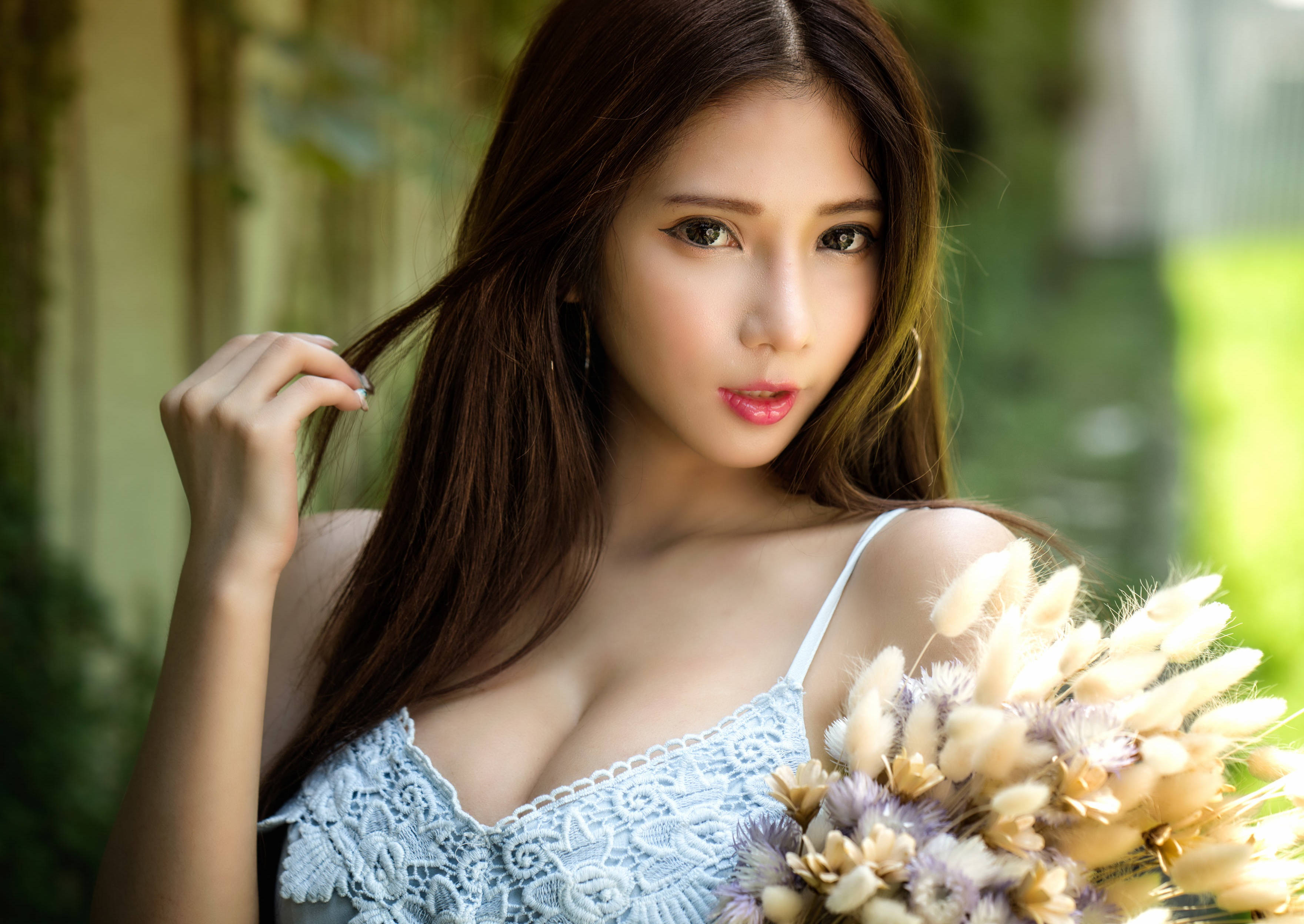 young woman, long brown hair, dried flowers, 2K Desktop Wallpaper