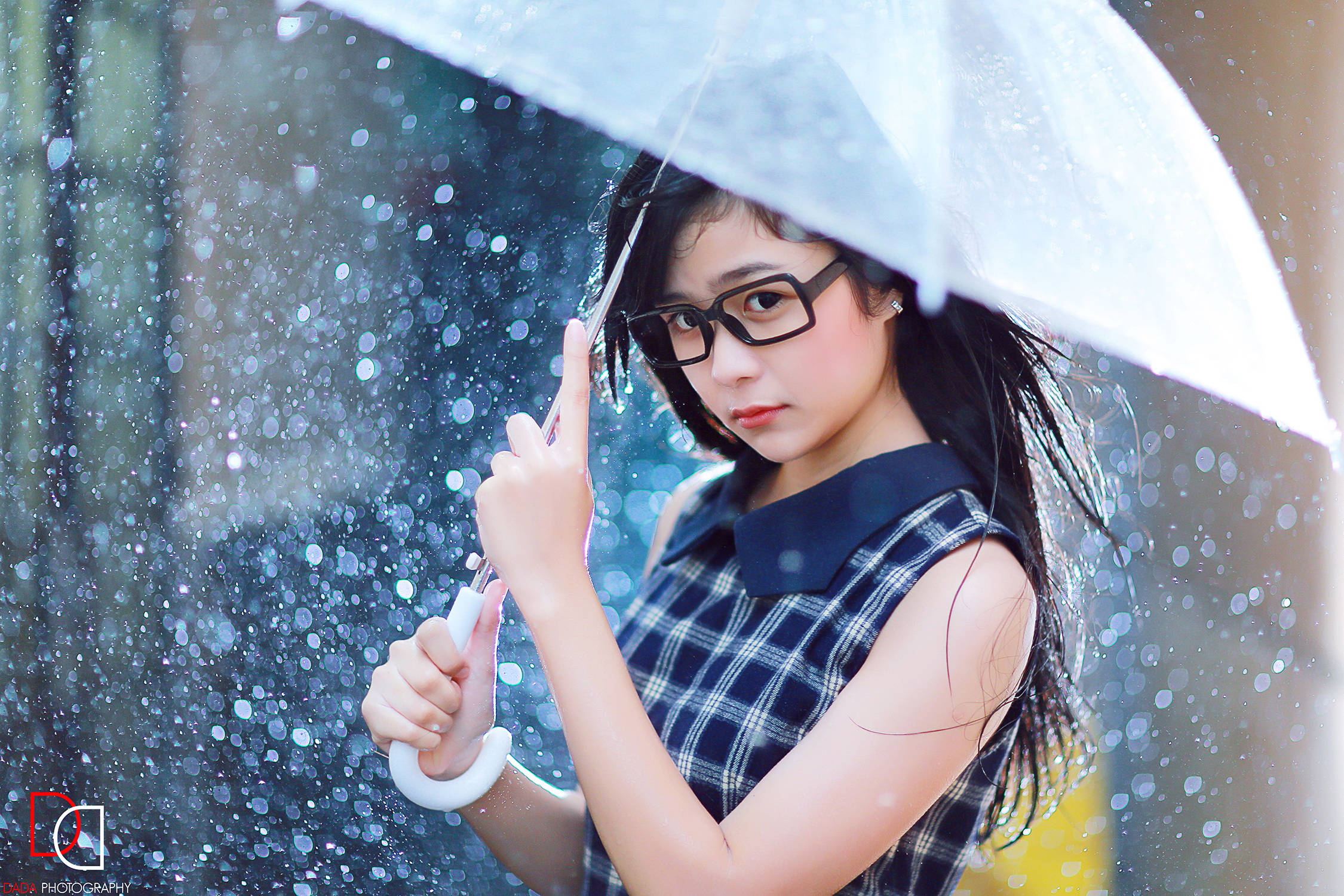 Chinese woman, glasses, clear umbrella, Full HD Desktop Wallpaper