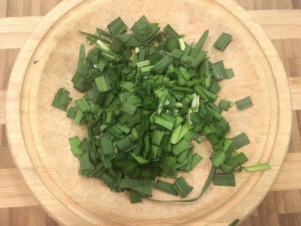 green chives, wooden bowl, round wooden cutting board, SD Desktop Wallpaper