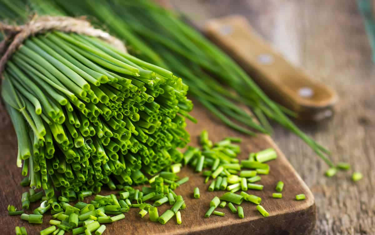 green chives, rustic wooden cutting board, twine, SD Desktop Wallpaper