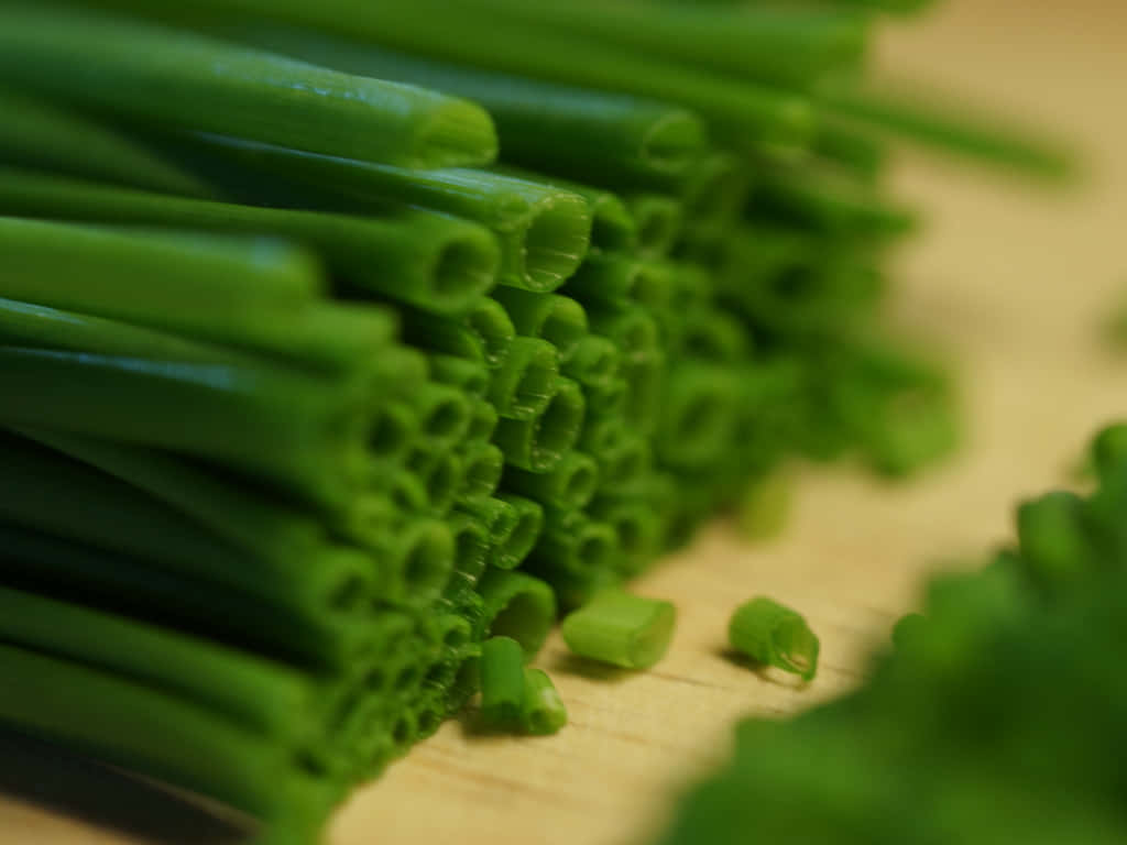 fresh chives, wooden chopping board, vibrant green, SD Desktop Wallpaper