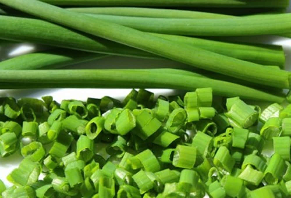 whole green chives, chopped green chives, bright white background, SD Desktop Wallpaper