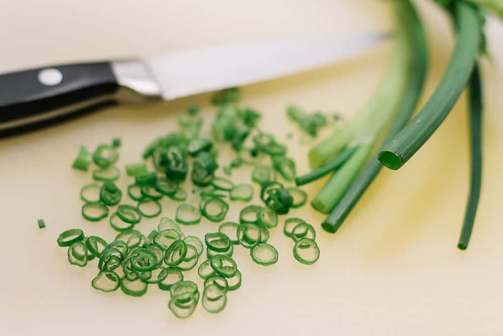 green chives, cutting board, kitchen knife, SD Desktop Wallpaper