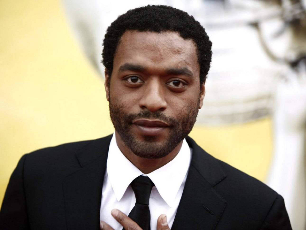 Chiwetel Ejiofor, black suit, tie, HD Desktop Wallpaper