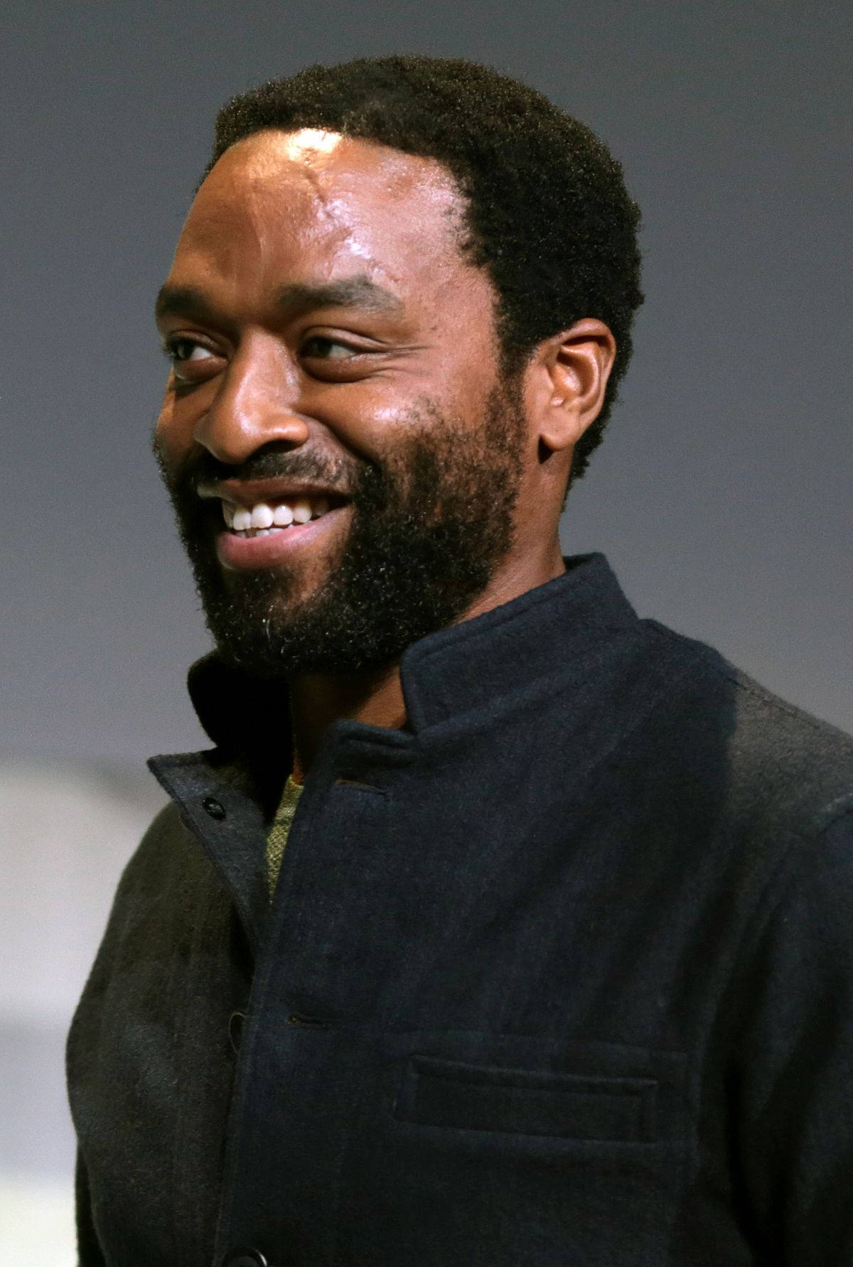 Chiwetel Ejiofor, beard, dark jacket, HD Phone Wallpaper