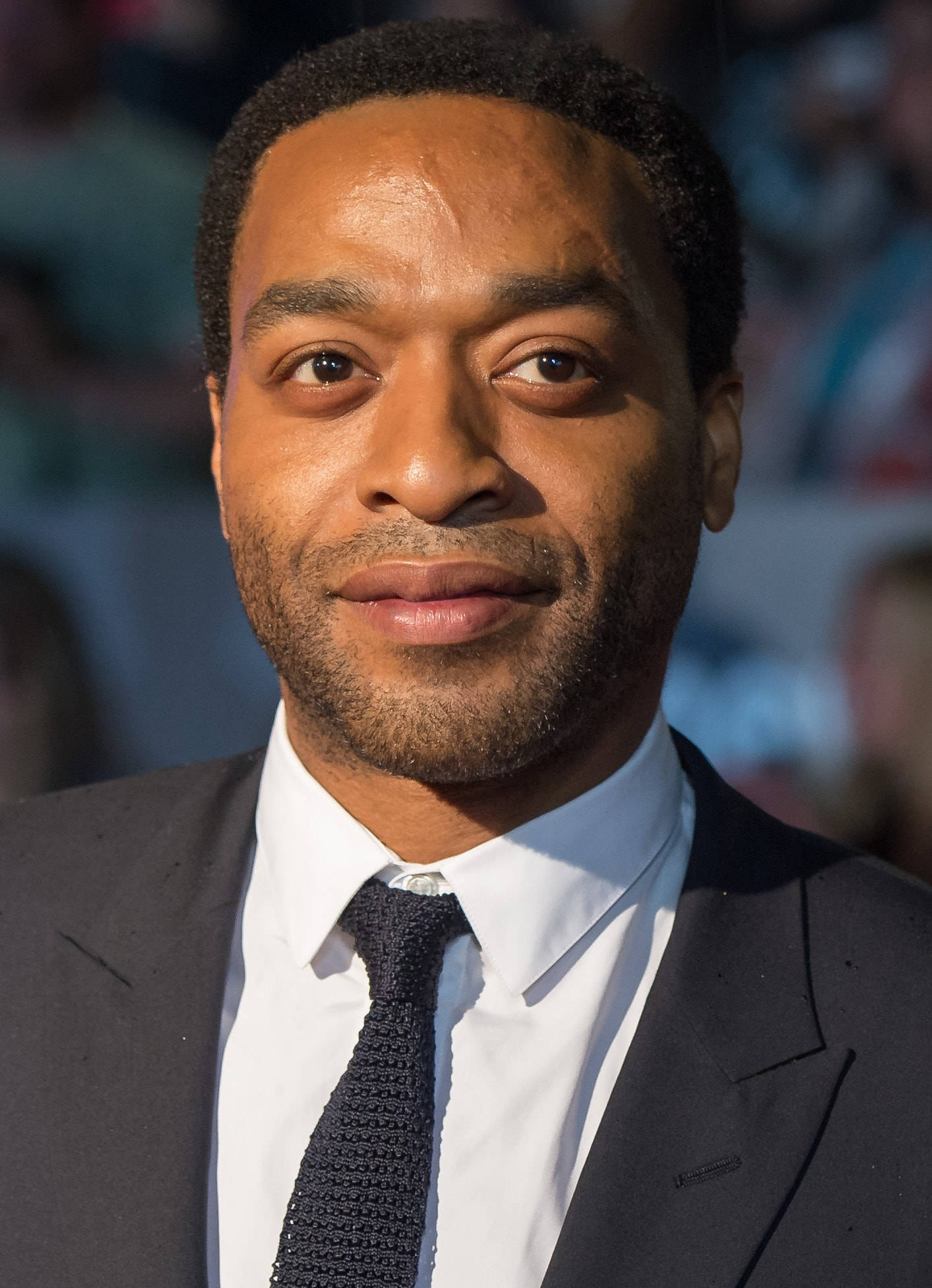 Chiwetel Ejiofor, dark suit, textured tie, Full HD Phone Wallpaper