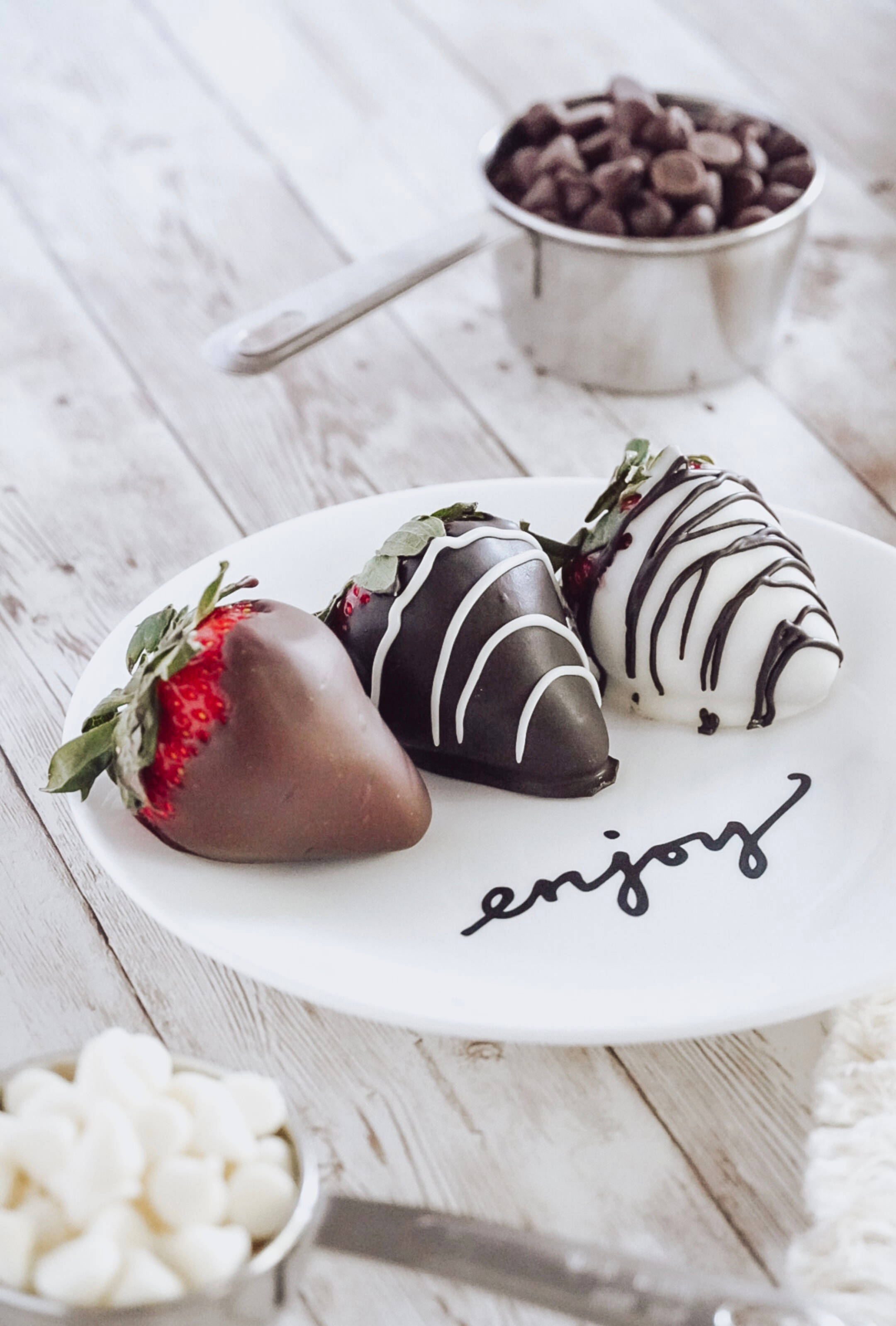 chocolate covered strawberries, white chocolate drizzle, enjoy written in chocolate, 2K Phone Wallpaper