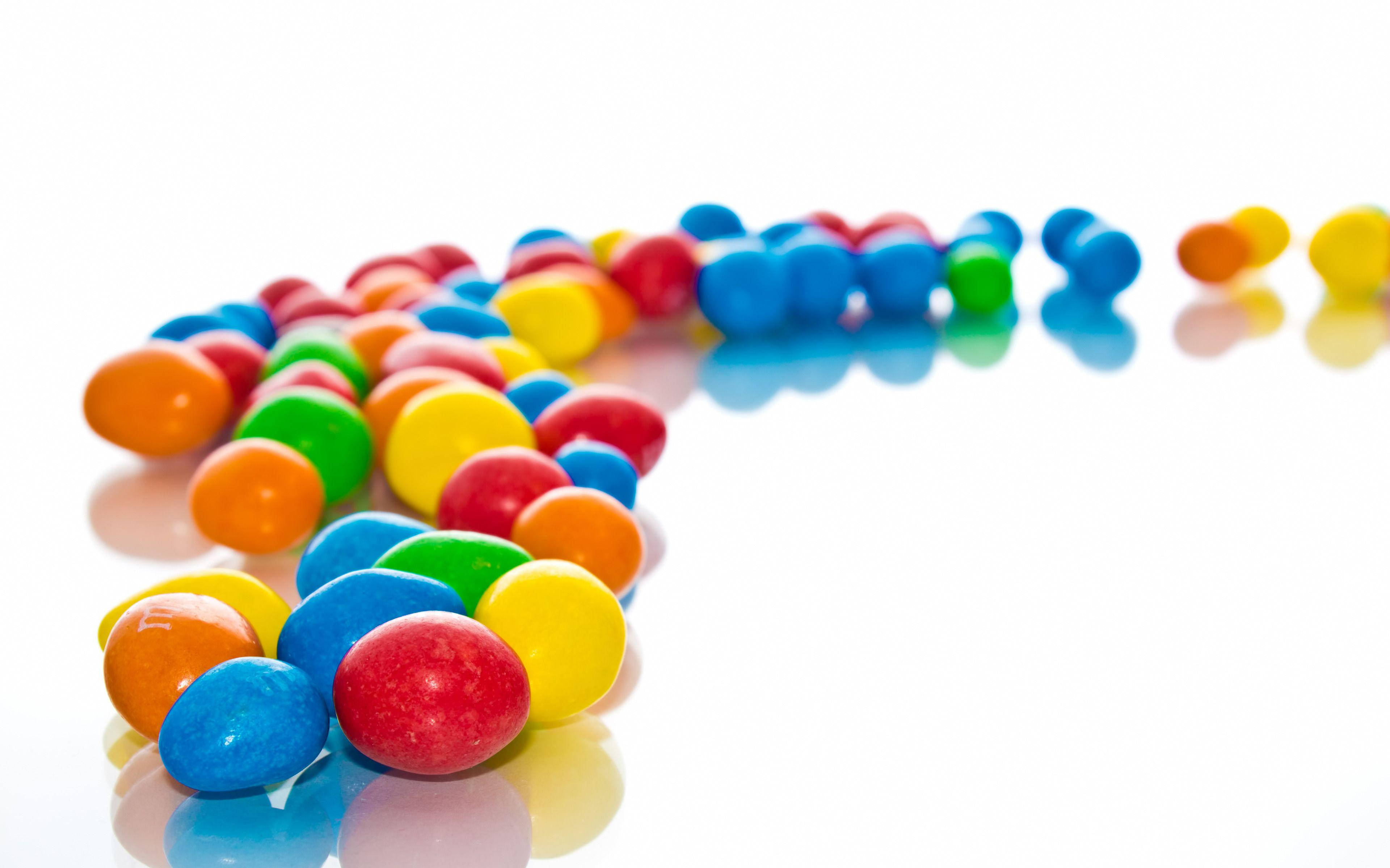 Mms, trail of colourful chocolates, vibrant arc, 4K Desktop Wallpaper