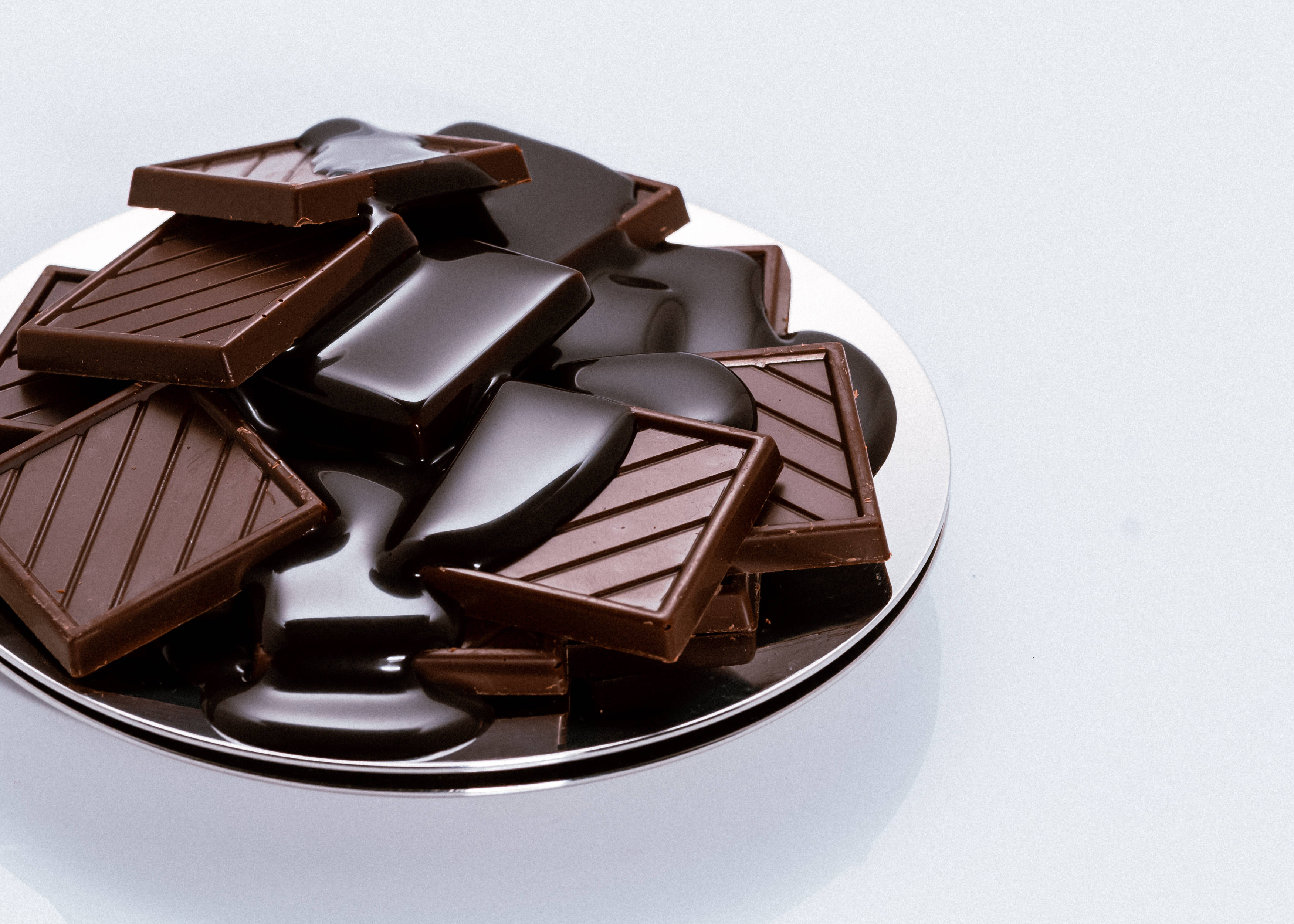 brown chocolate, syrup, silver plate, 2K Desktop Wallpaper