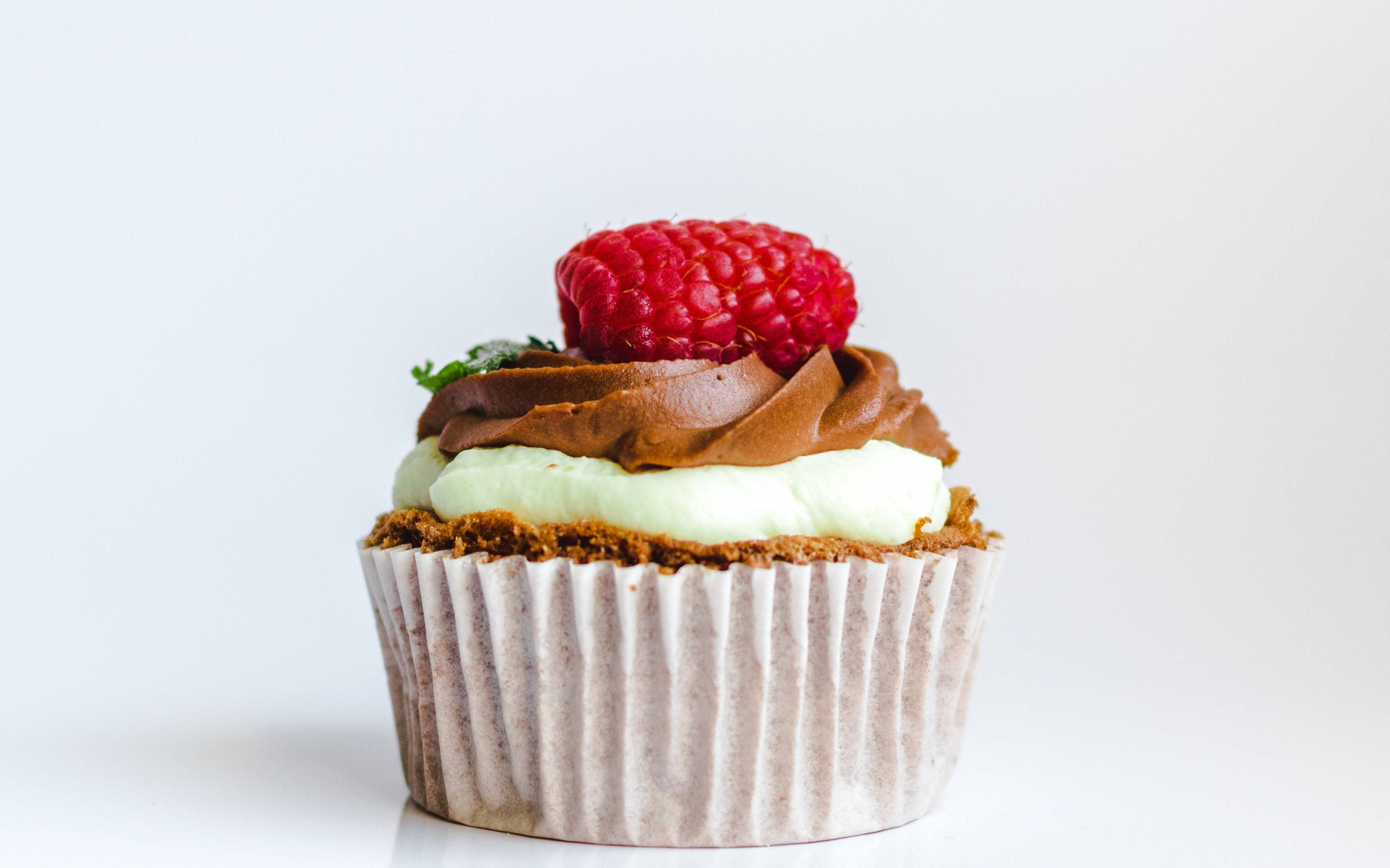 cupcake, chocolate frosting, mint frosting, 4K Desktop Wallpaper