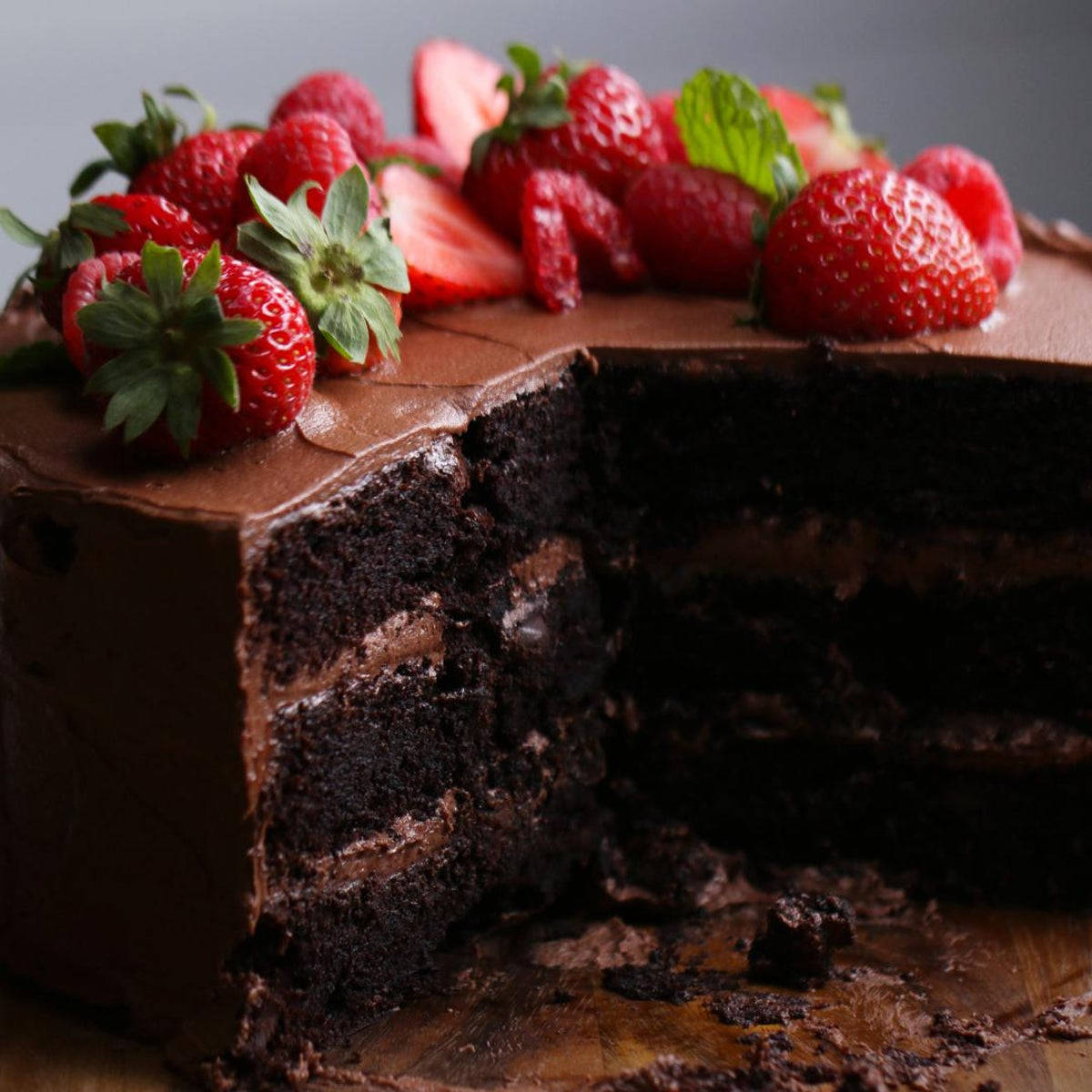 strawberry topped chocolate cake, glossy frosting, fresh strawberries, SD Desktop Wallpaper