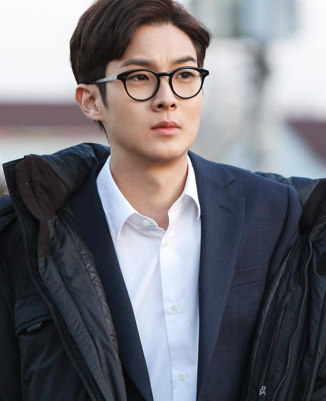 Choi Woo Shik, glasses, dark jacket, HD Phone Wallpaper