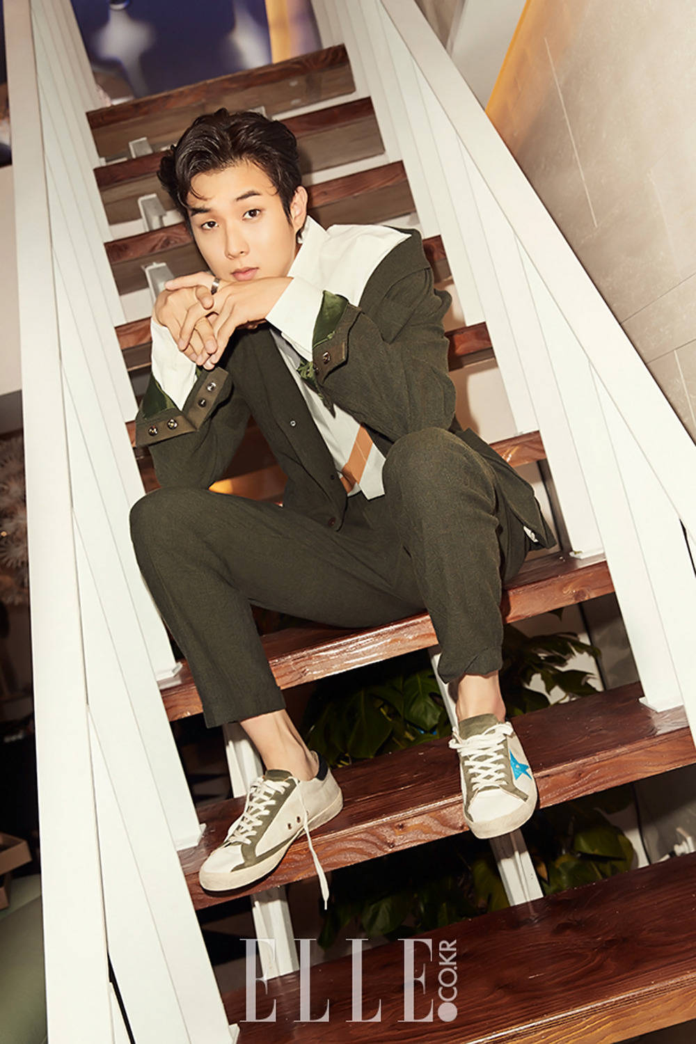 Choi Woo Shik, green suit, sneakers, HD Phone Wallpaper