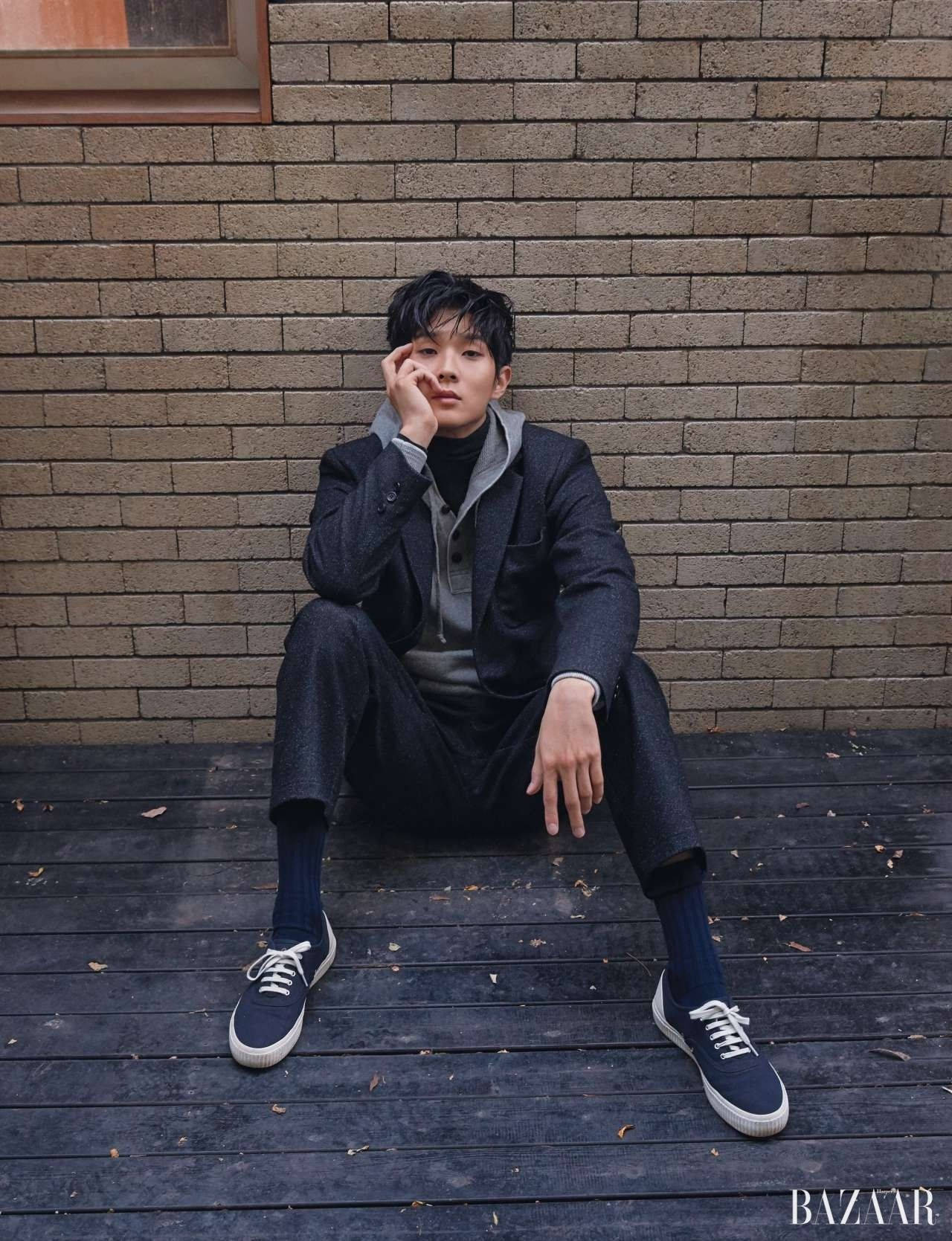 Choi Woo Shik, dark suit, sneakers, HD Phone Wallpaper