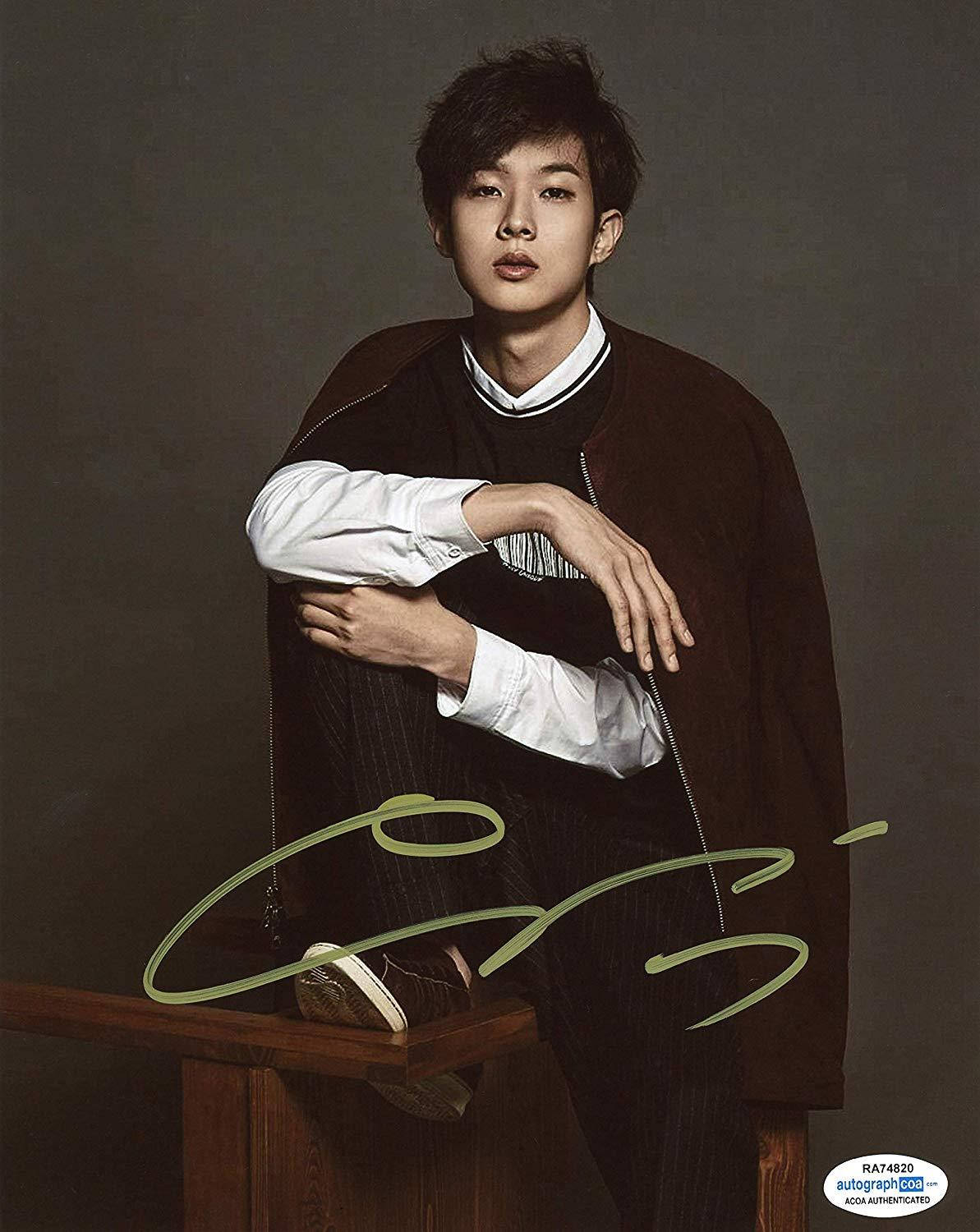 Choi Woo Shik, tousled hair, wooden stool, HD Phone Wallpaper
