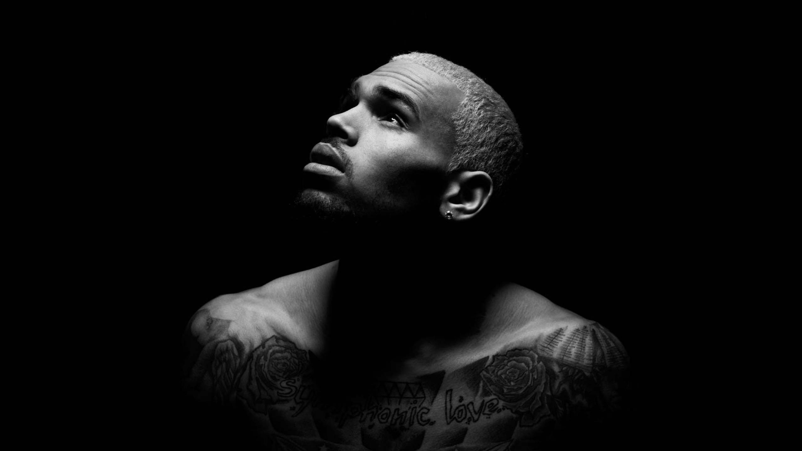 Grayscale Photography, Chris Brown, tattooed man, 2K Desktop Wallpaper