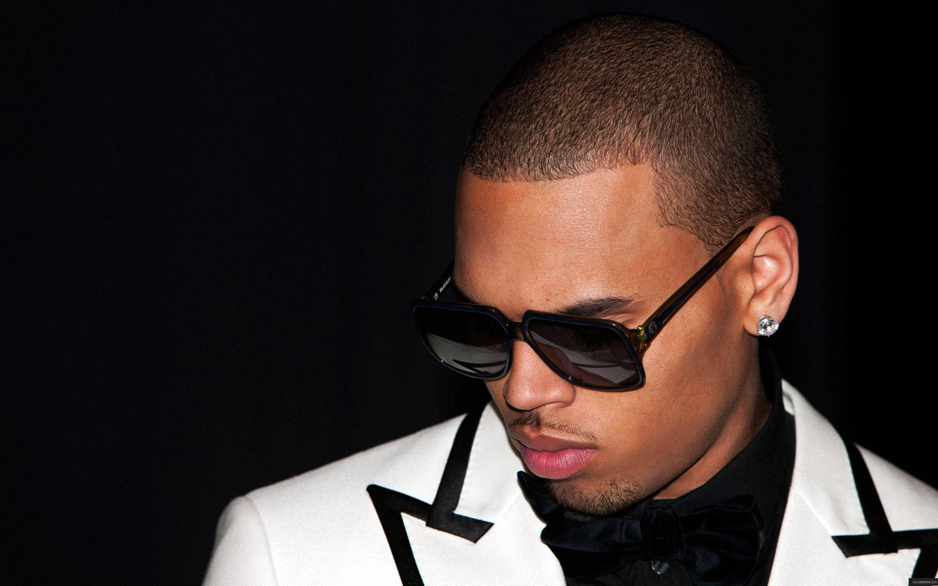 Chris Brown, white tuxedo, black trim, Full HD Desktop Wallpaper