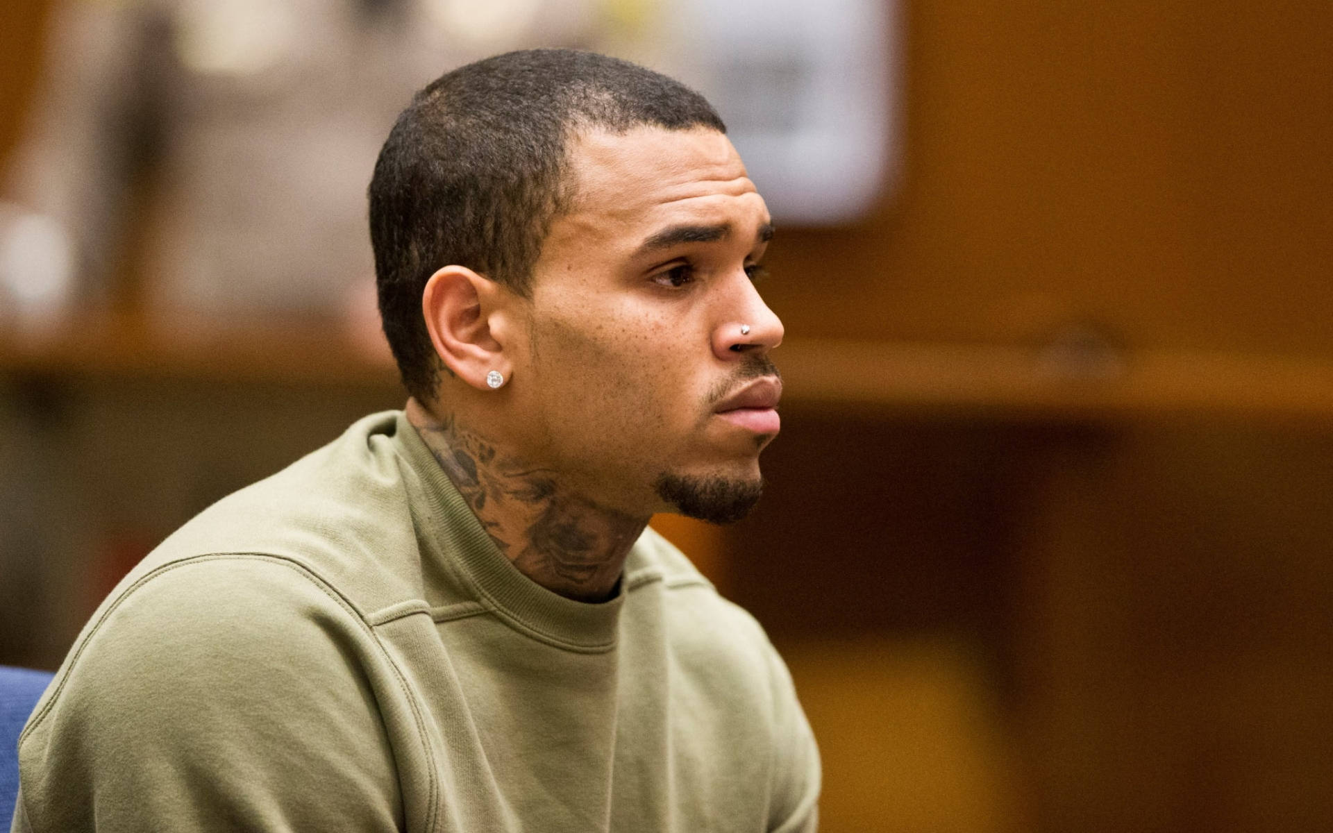 Chris Brown, courtroom, green sweatshirt, Full HD Desktop Wallpaper