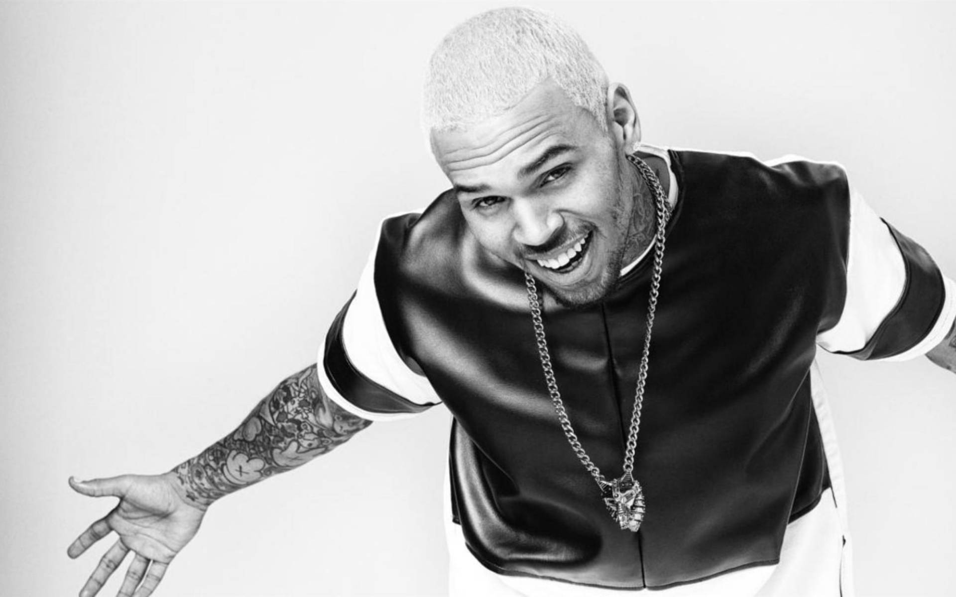 Chris Brown, shaved head, tattooed arm, Full HD Desktop Wallpaper