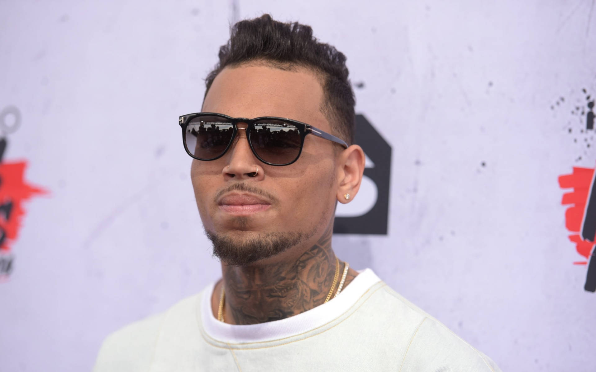 Chris Brown, red carpet event, branded backdrop, Full HD Desktop Wallpaper