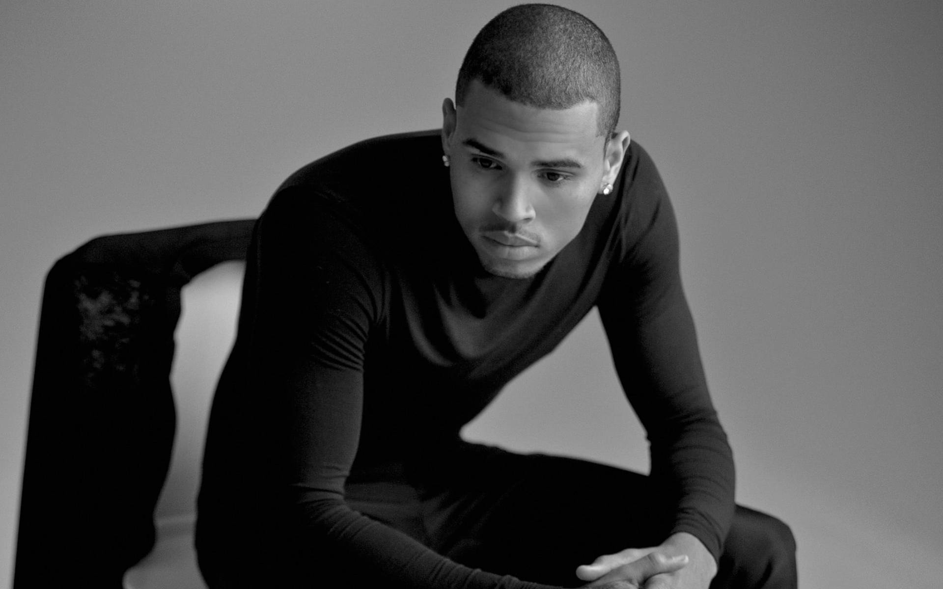 Chris Brown, black long-sleeve shirt, chair, Full HD Desktop Wallpaper